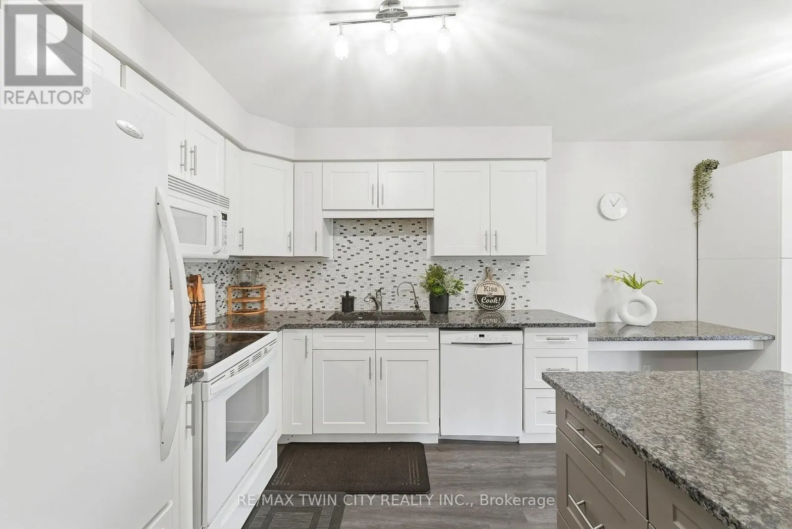 283 FENNEL STREET