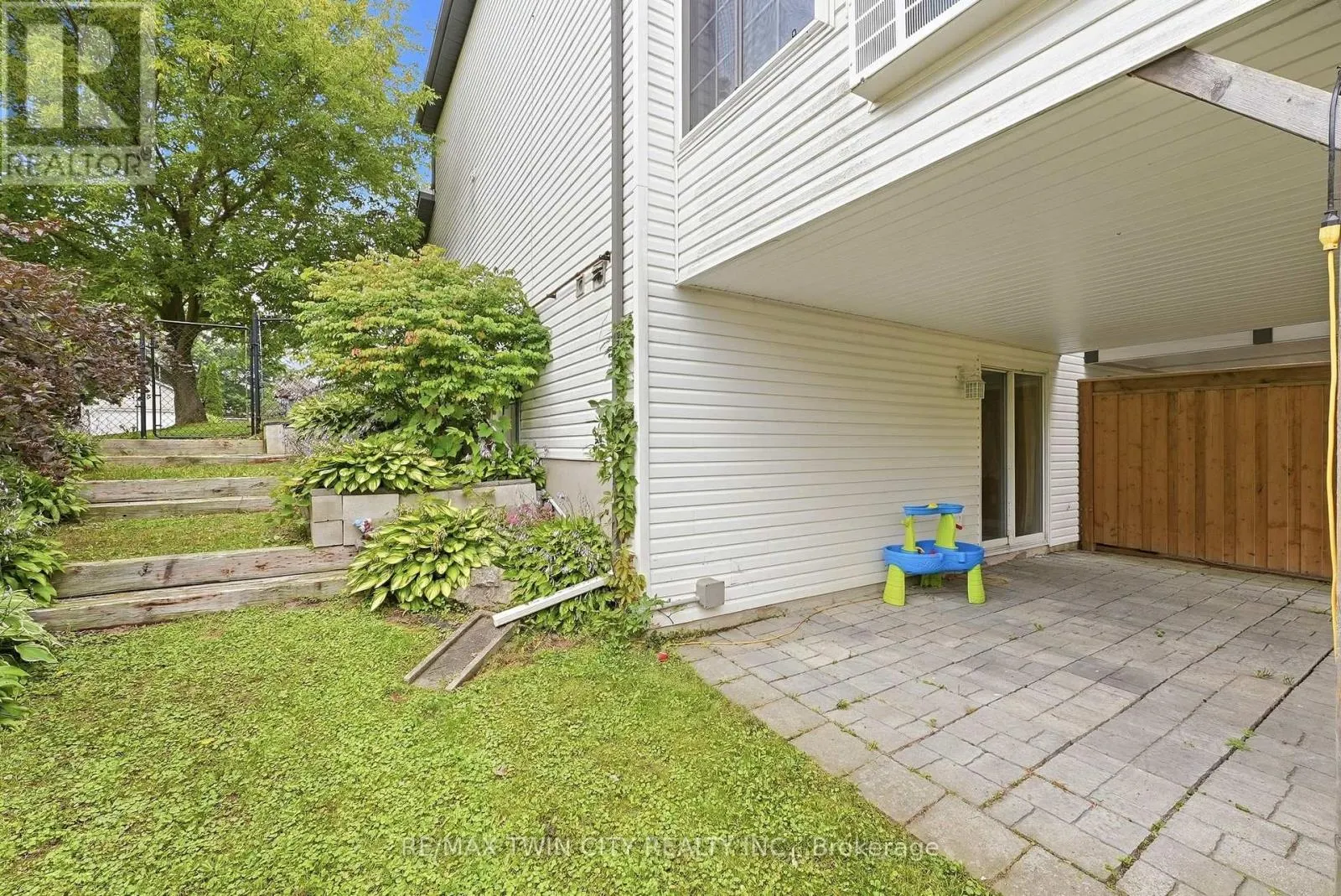 283 FENNEL STREET