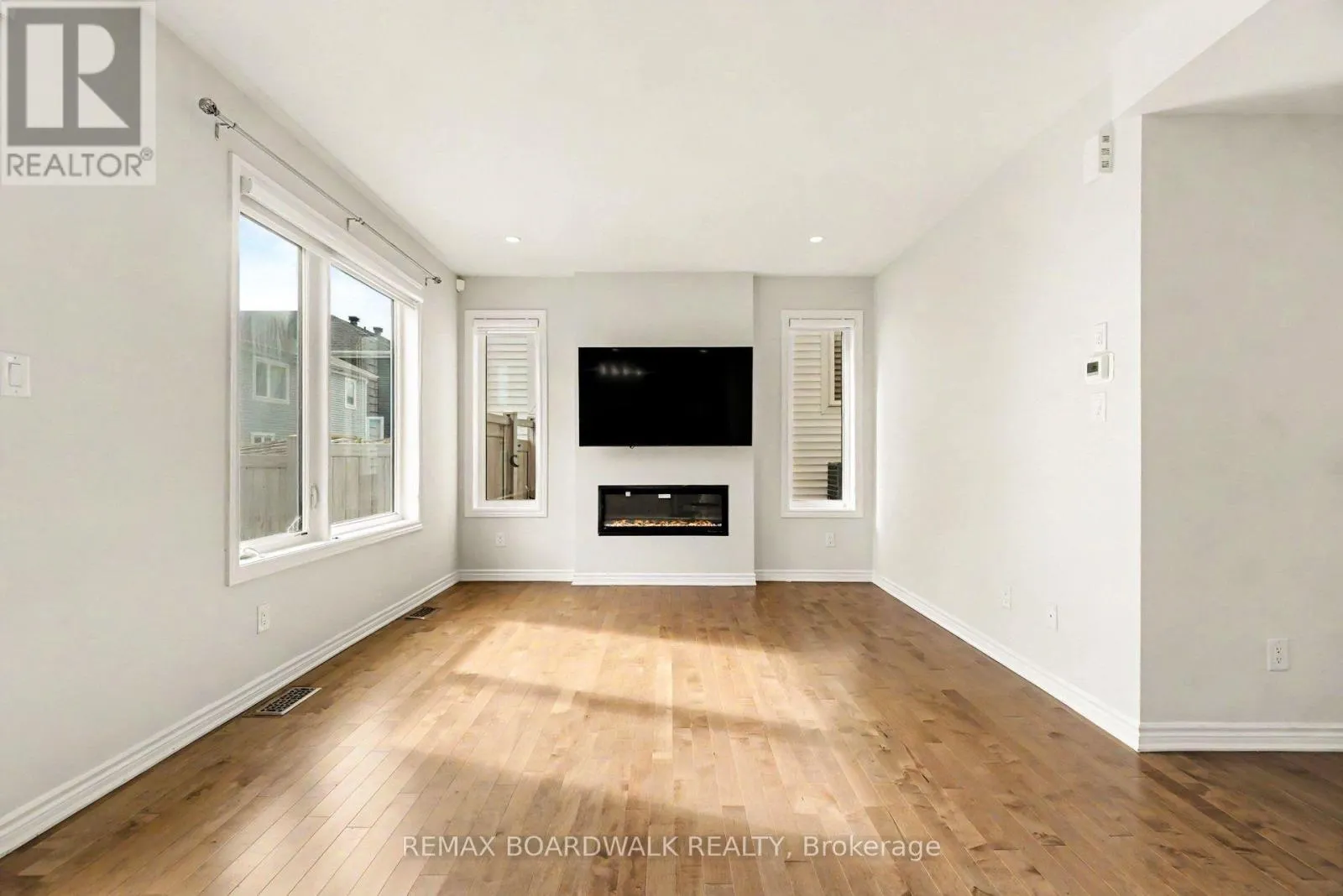 1008 CARDEN LANE
