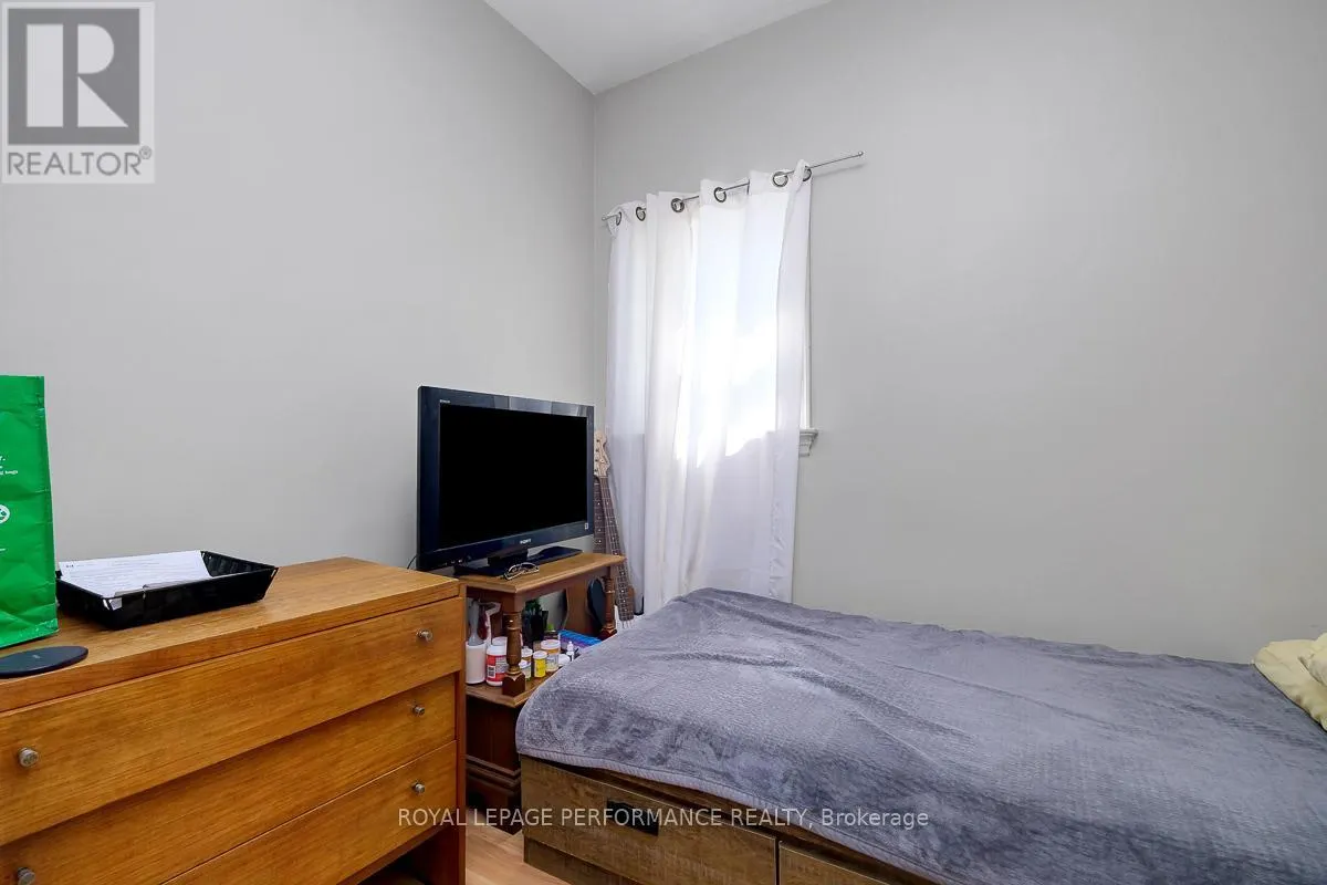 228 CARILLON STREET