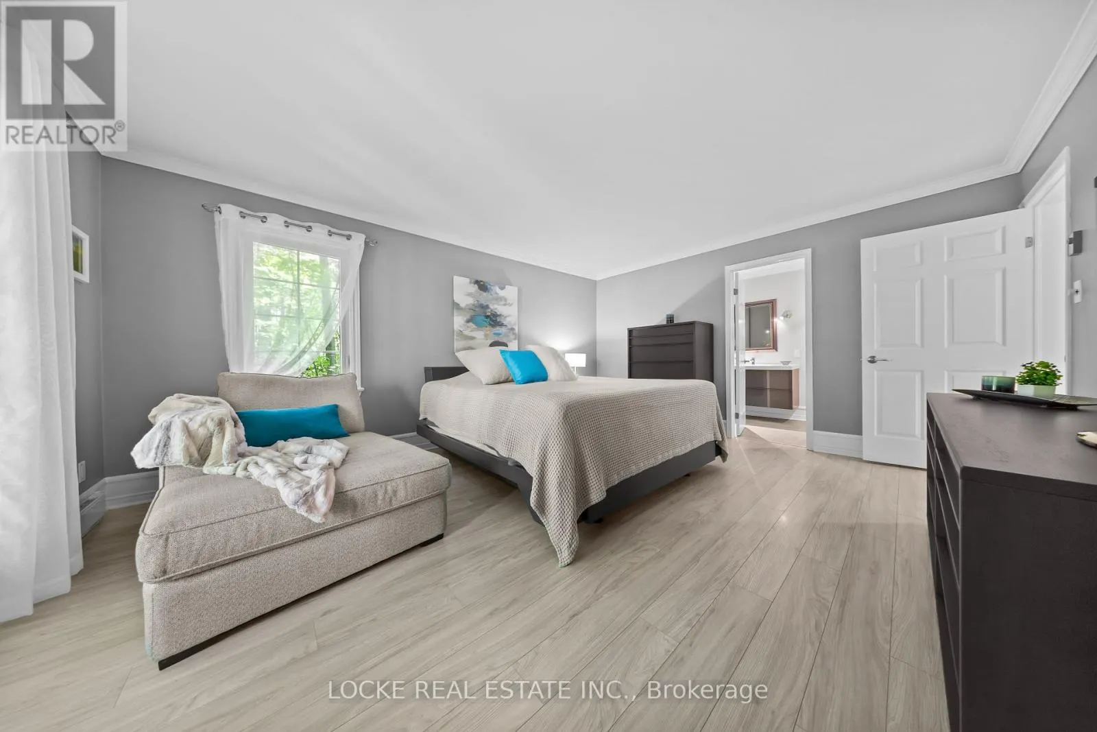 2207 PLEASANTVIEW COURT