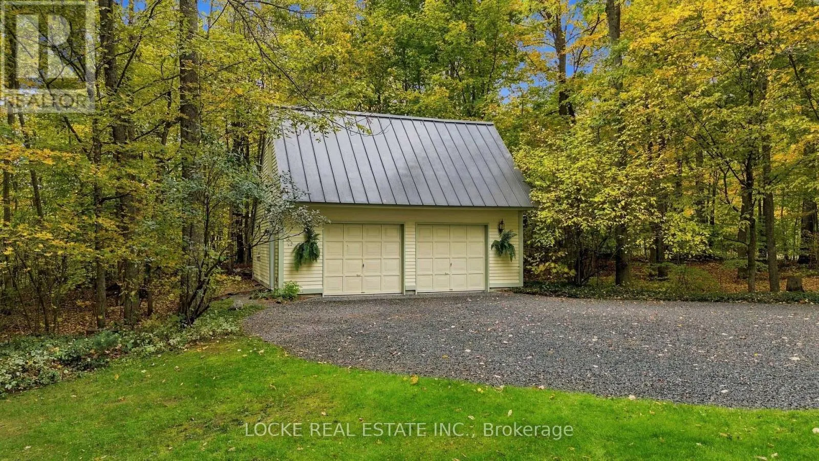 2207 PLEASANTVIEW COURT