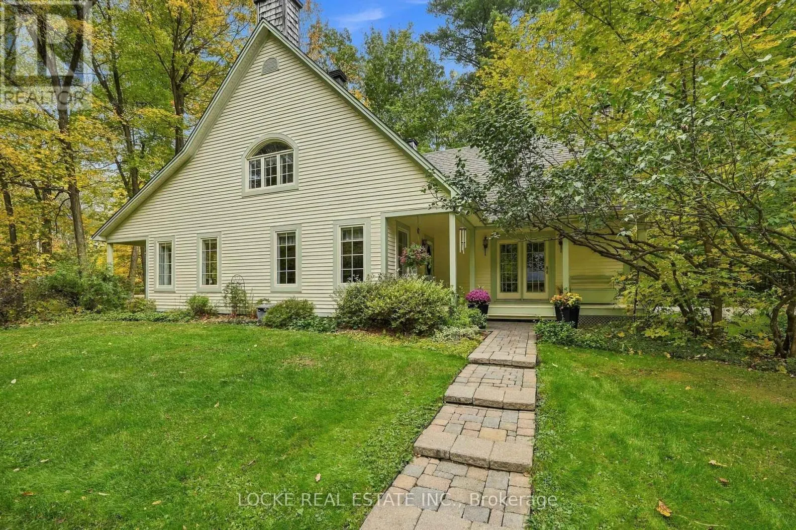 2207 PLEASANTVIEW COURT