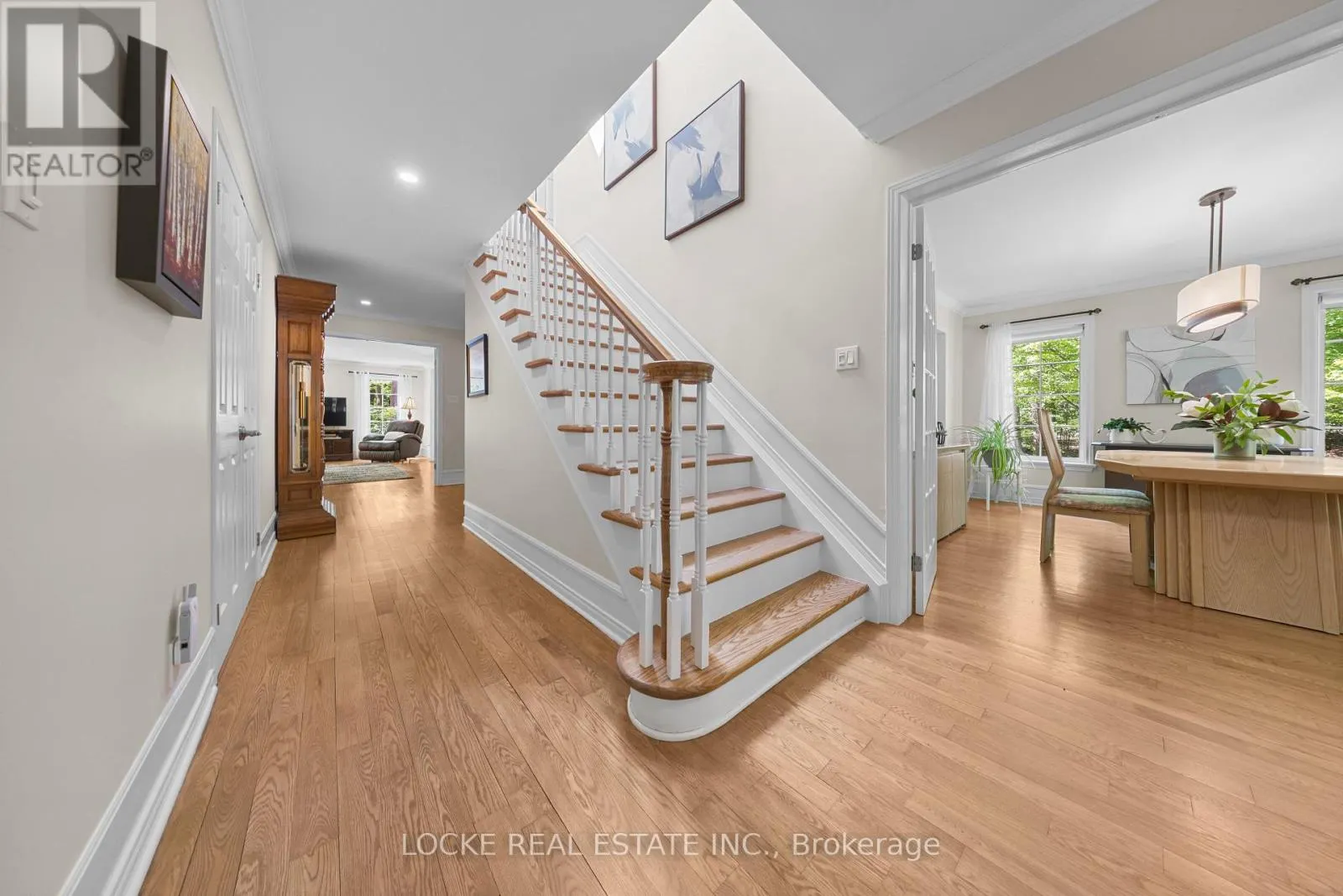 2207 PLEASANTVIEW COURT