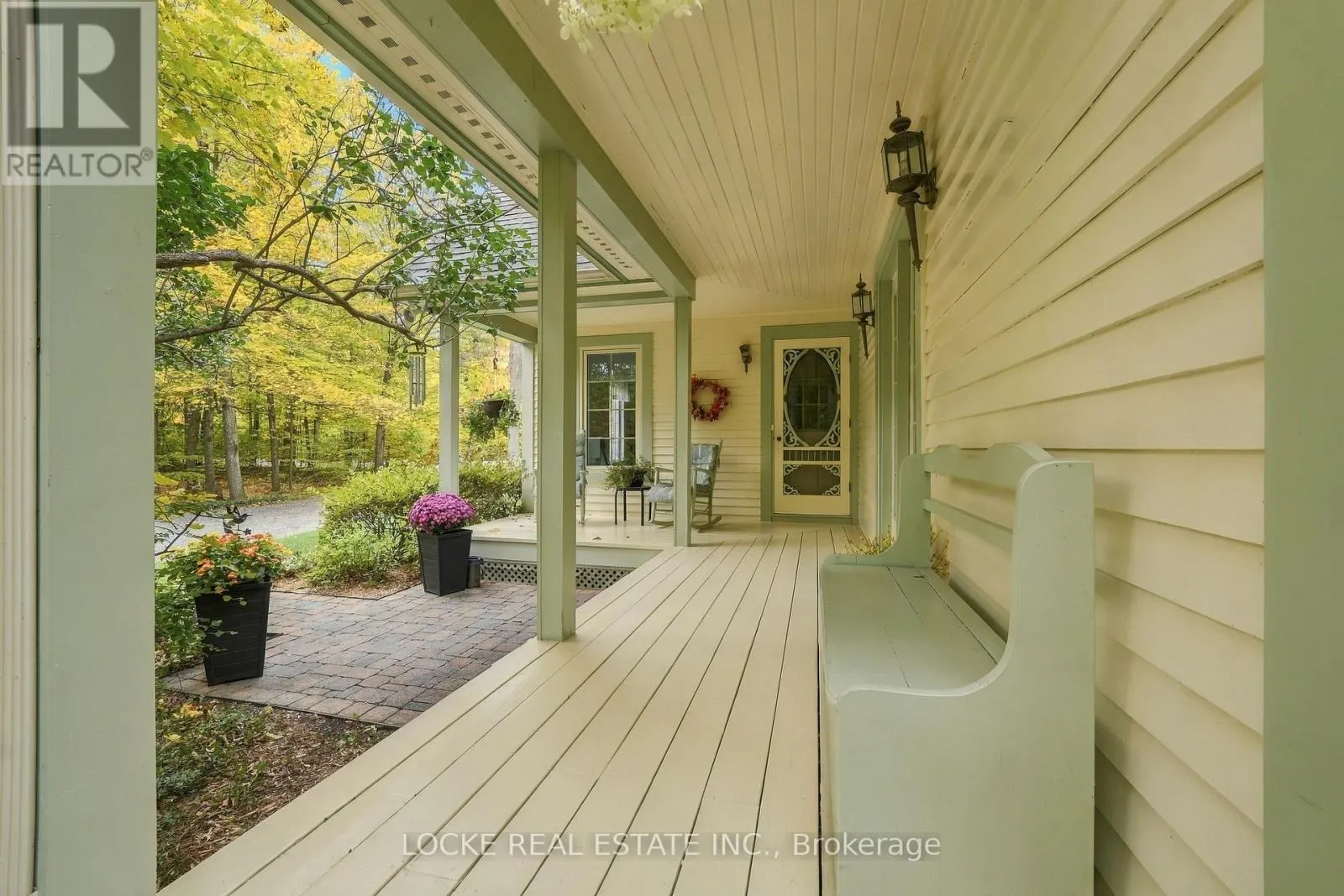 2207 PLEASANTVIEW COURT