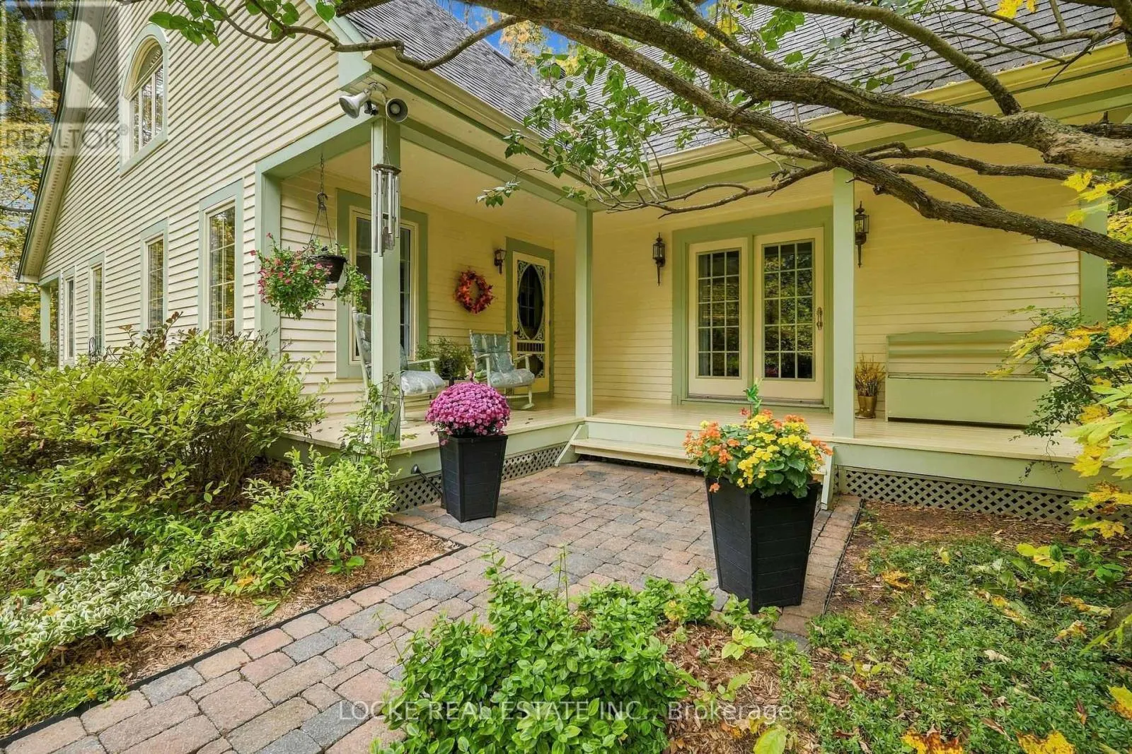 2207 PLEASANTVIEW COURT