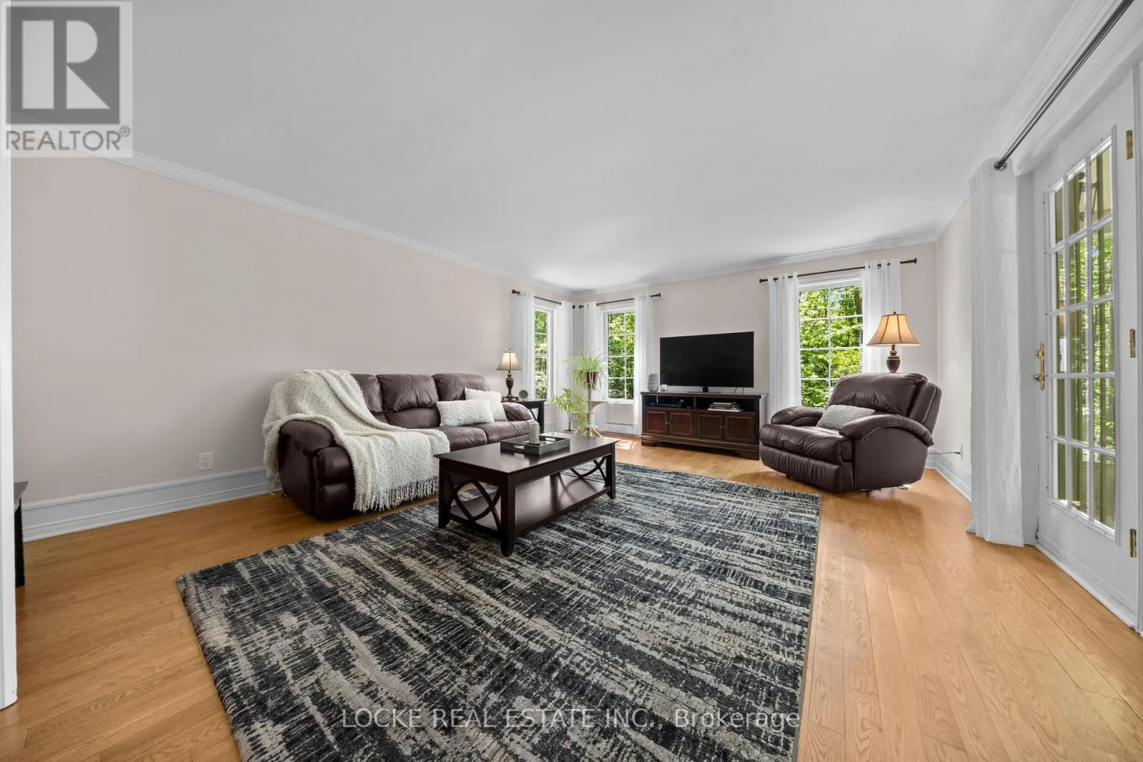 2207 PLEASANTVIEW COURT