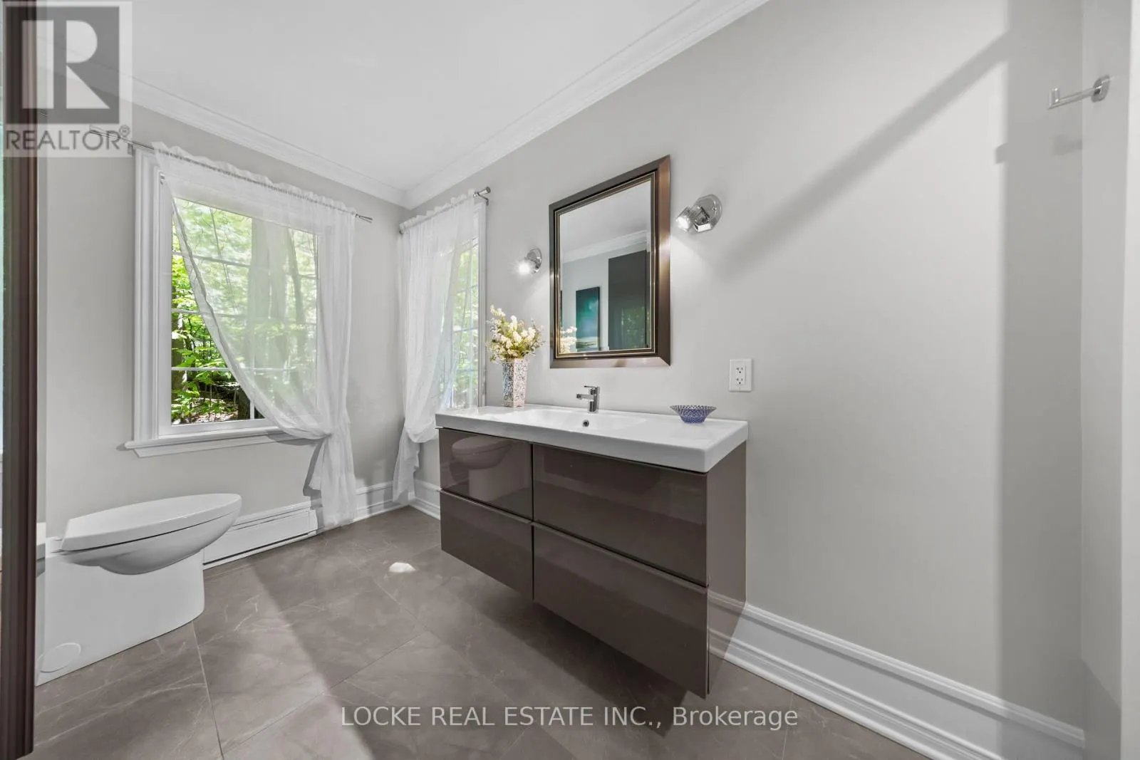 2207 PLEASANTVIEW COURT