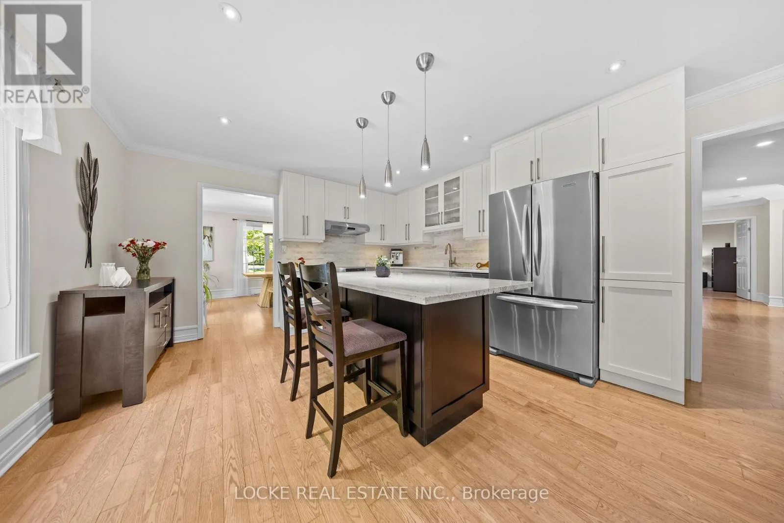 2207 PLEASANTVIEW COURT