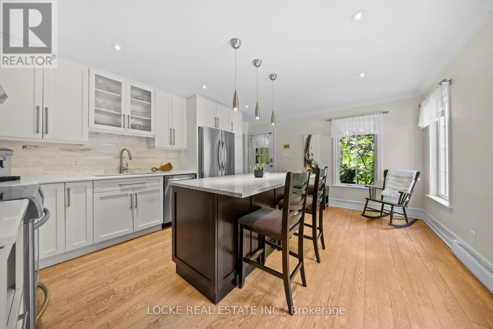 2207 PLEASANTVIEW COURT