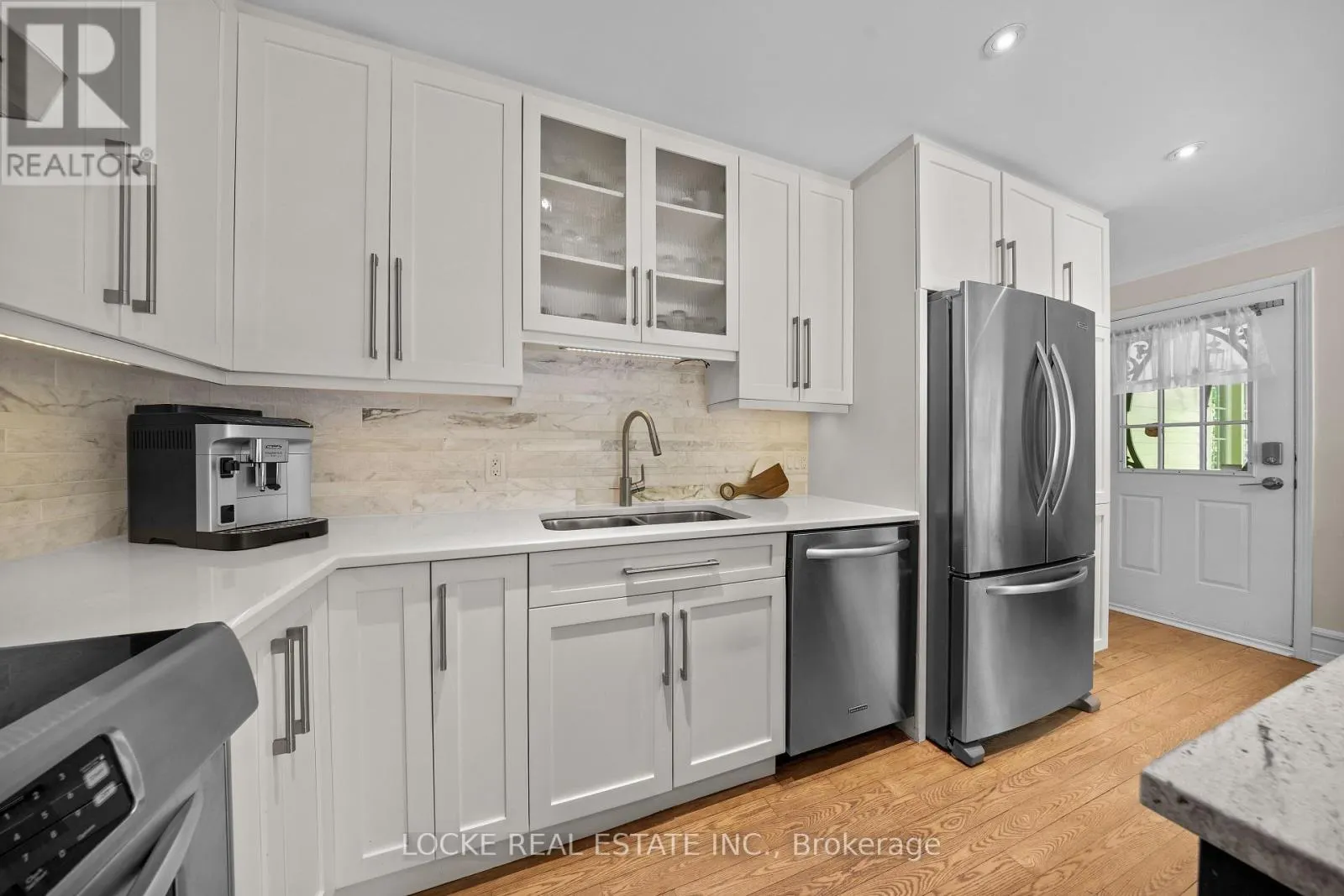 2207 PLEASANTVIEW COURT