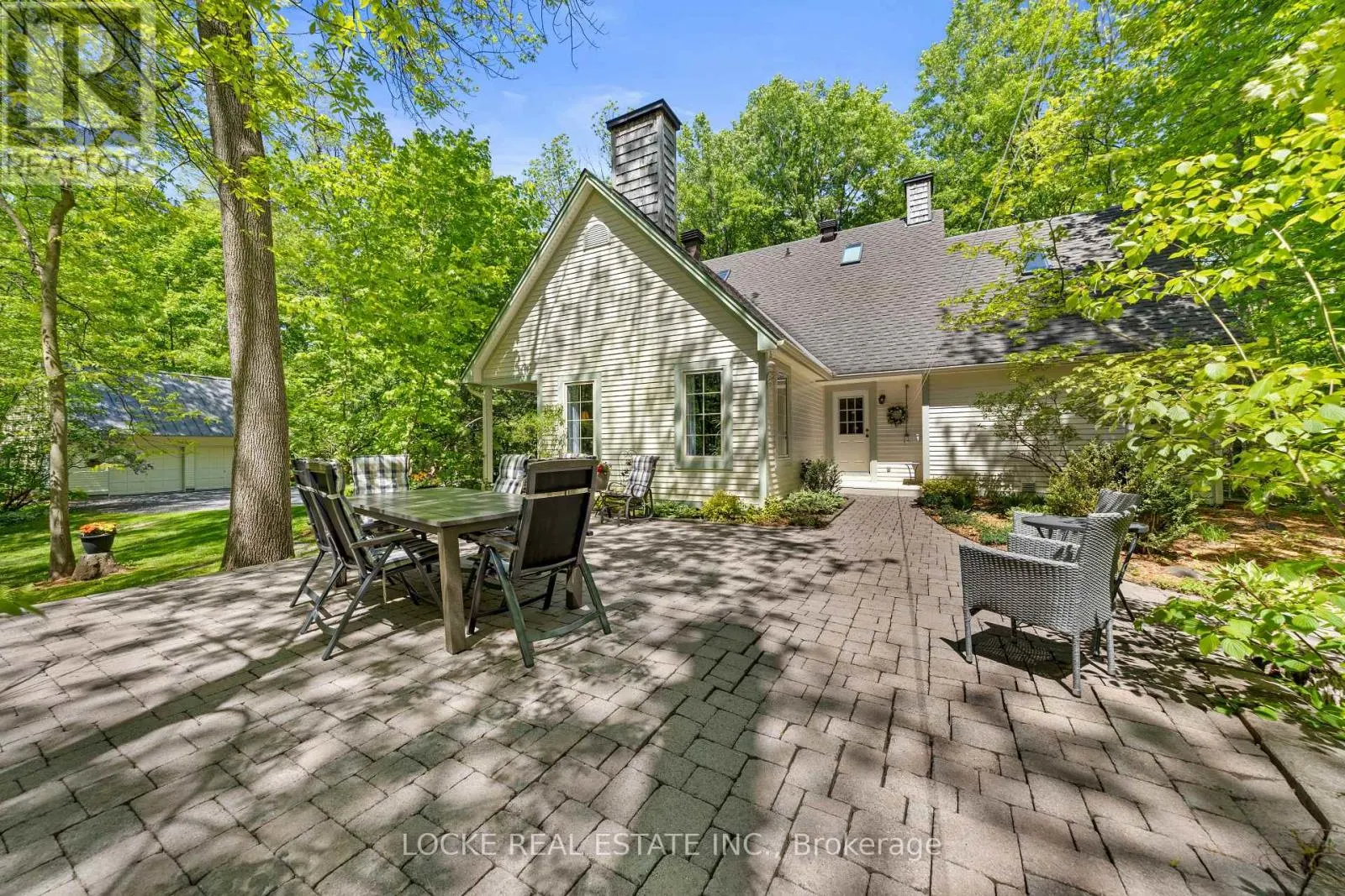 2207 PLEASANTVIEW COURT
