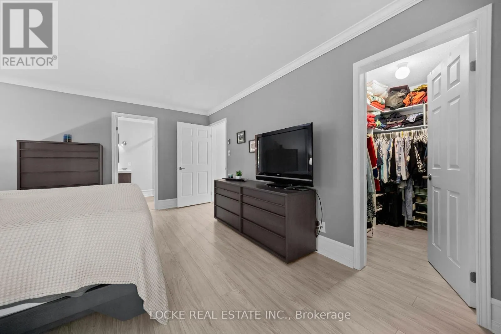 2207 PLEASANTVIEW COURT
