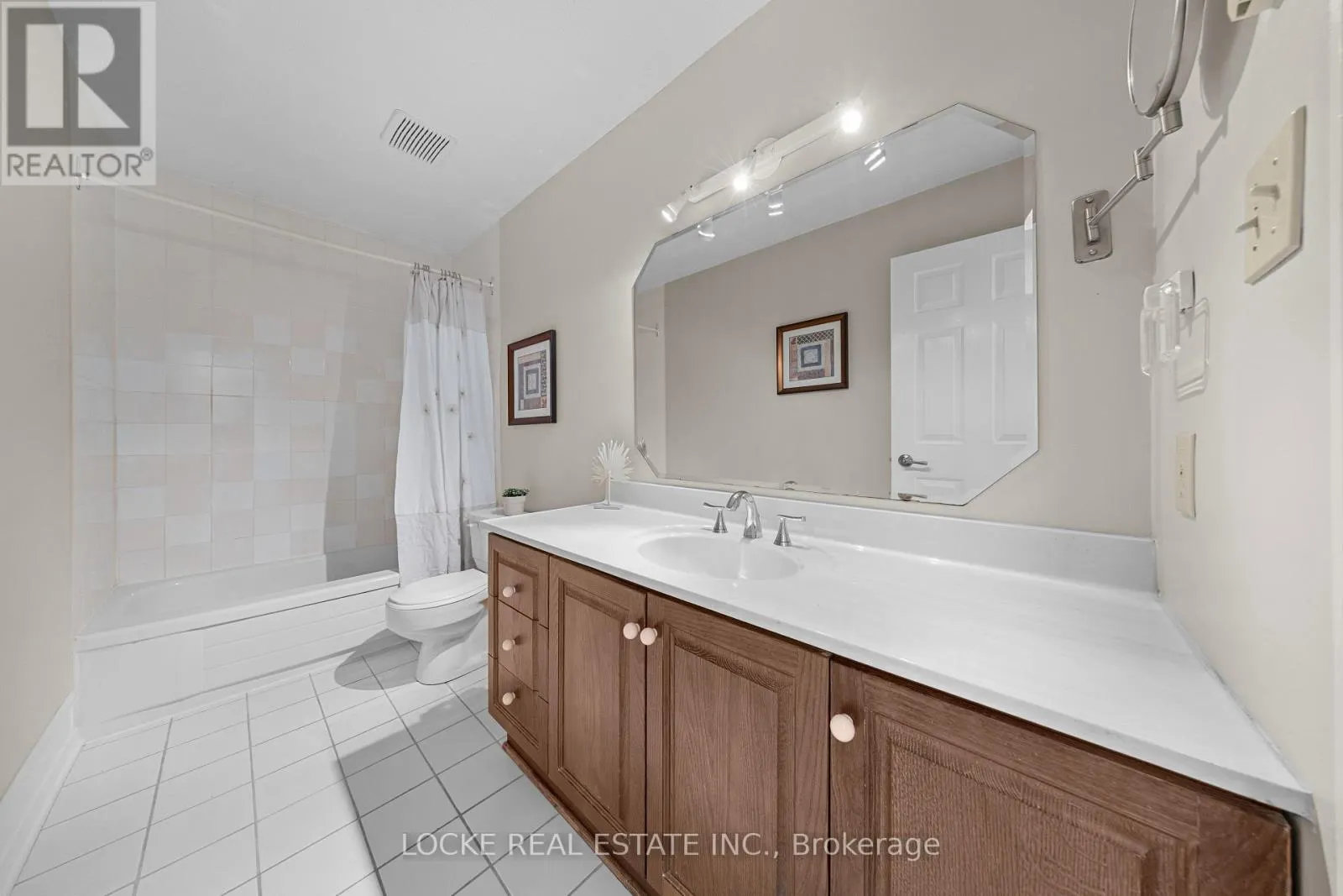 2207 PLEASANTVIEW COURT