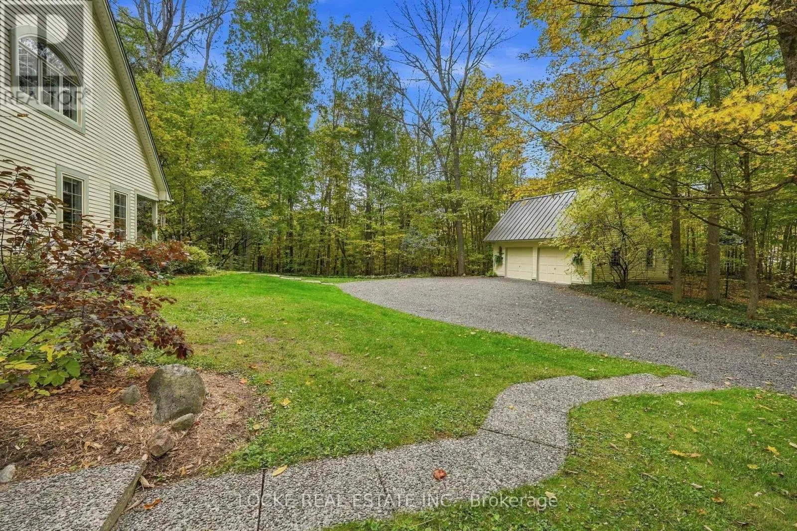 2207 PLEASANTVIEW COURT