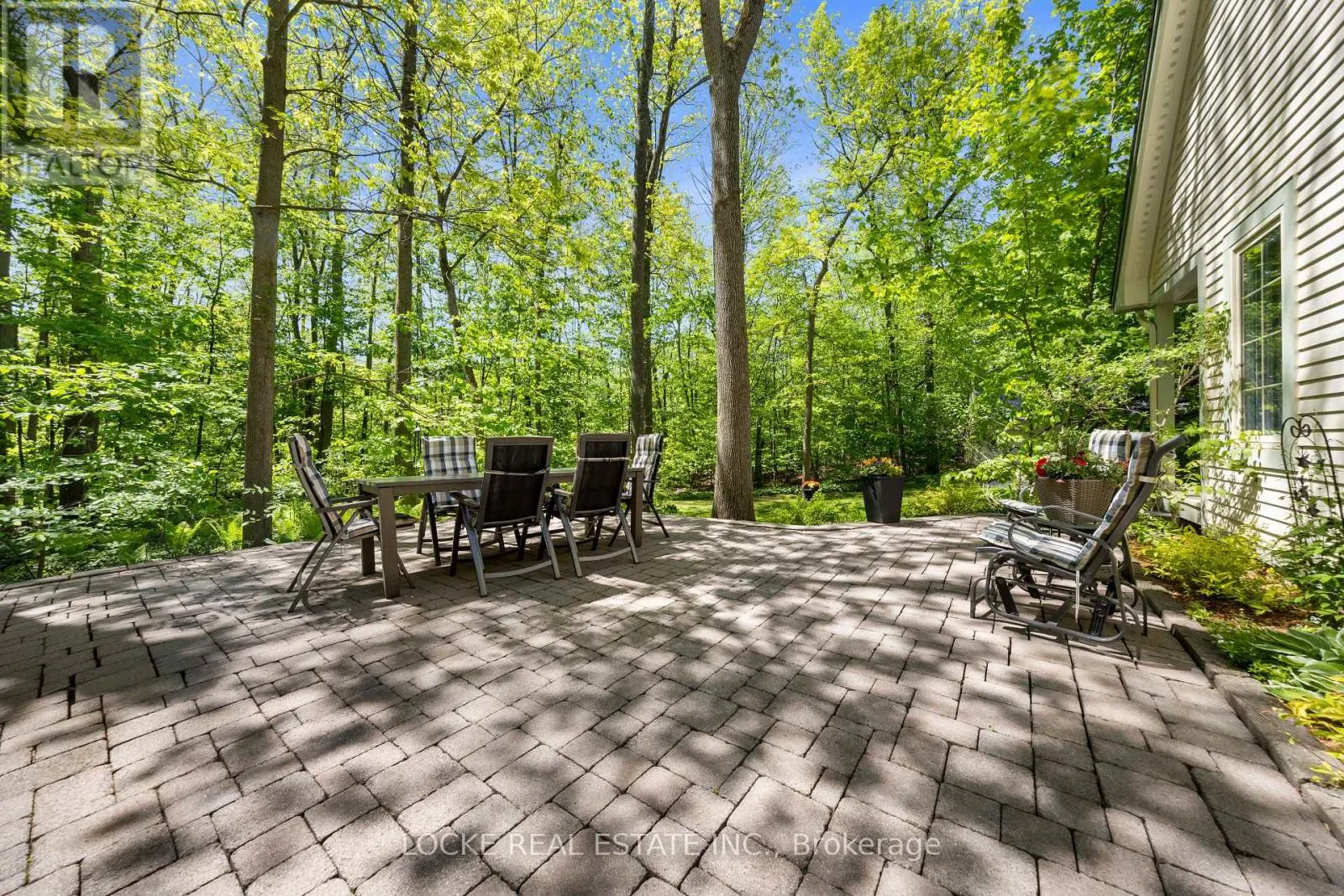 2207 PLEASANTVIEW COURT
