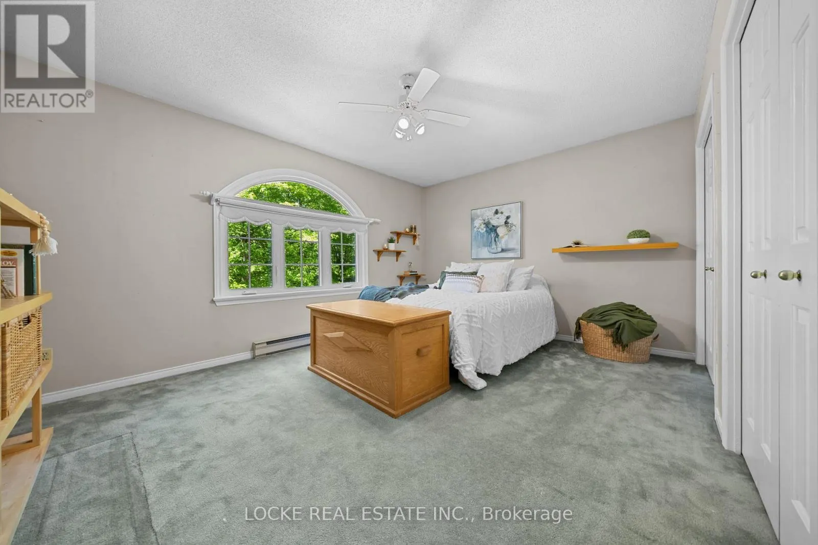 2207 PLEASANTVIEW COURT