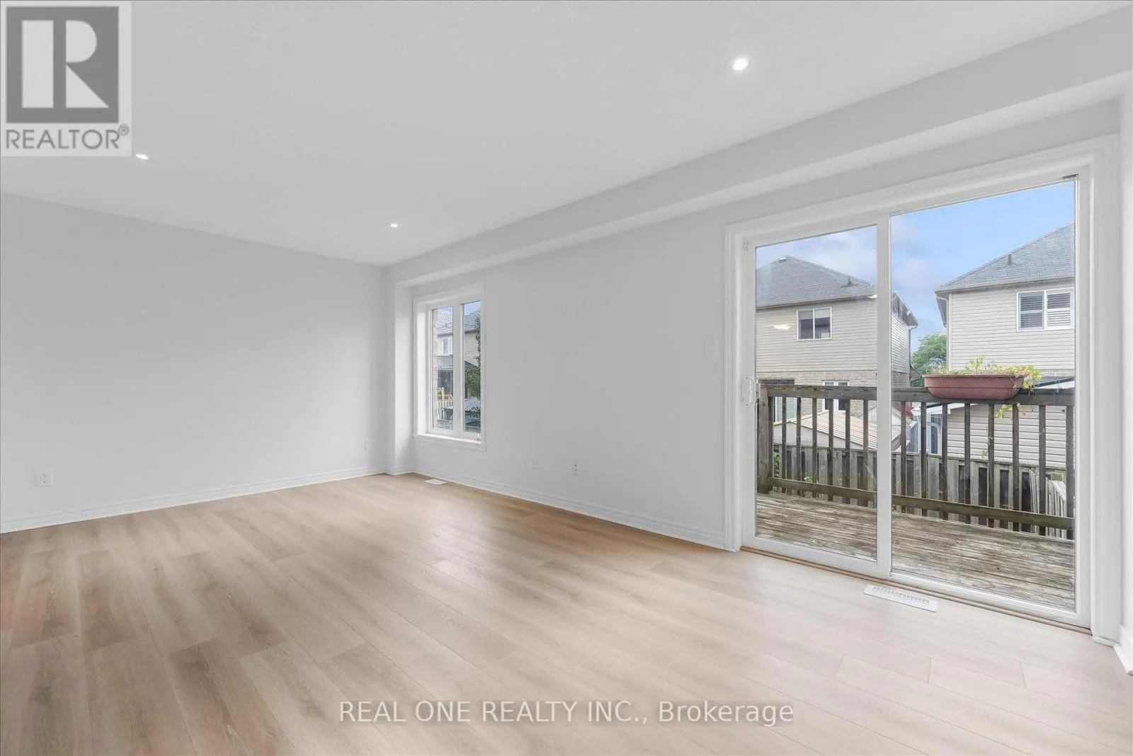 19 - 70 HIGHGATE DRIVE