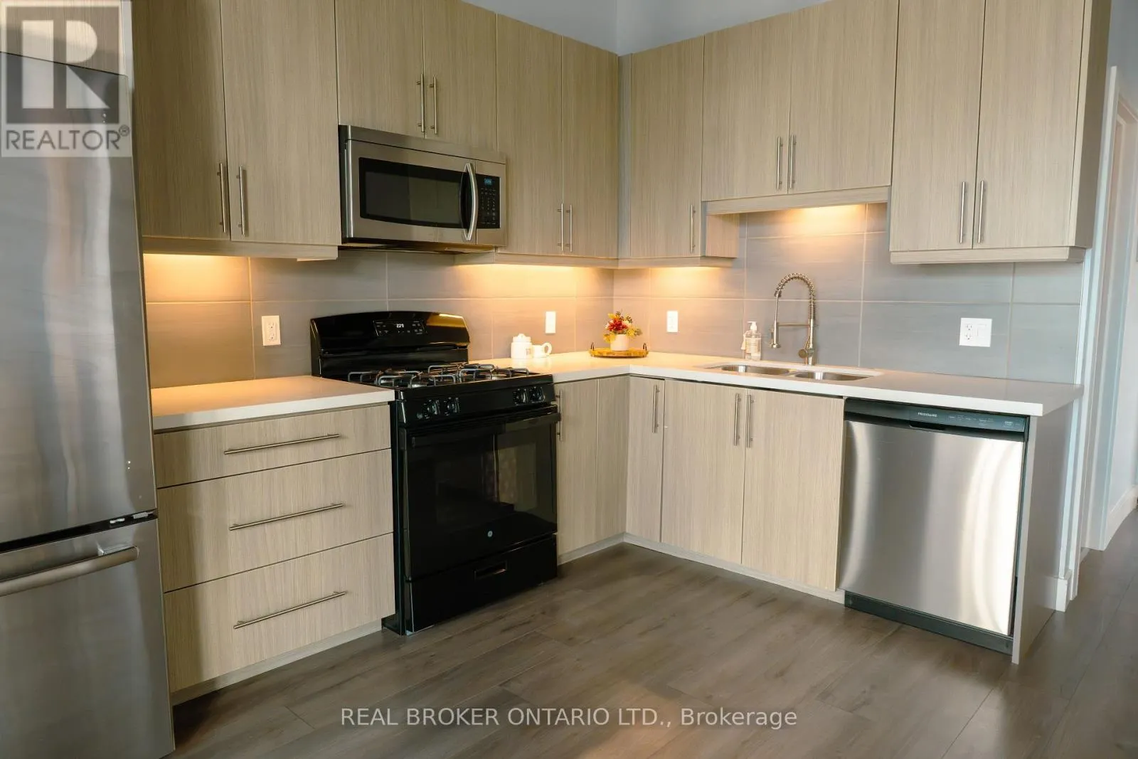 UNIT 102 - 904 PAISLEY ROAD