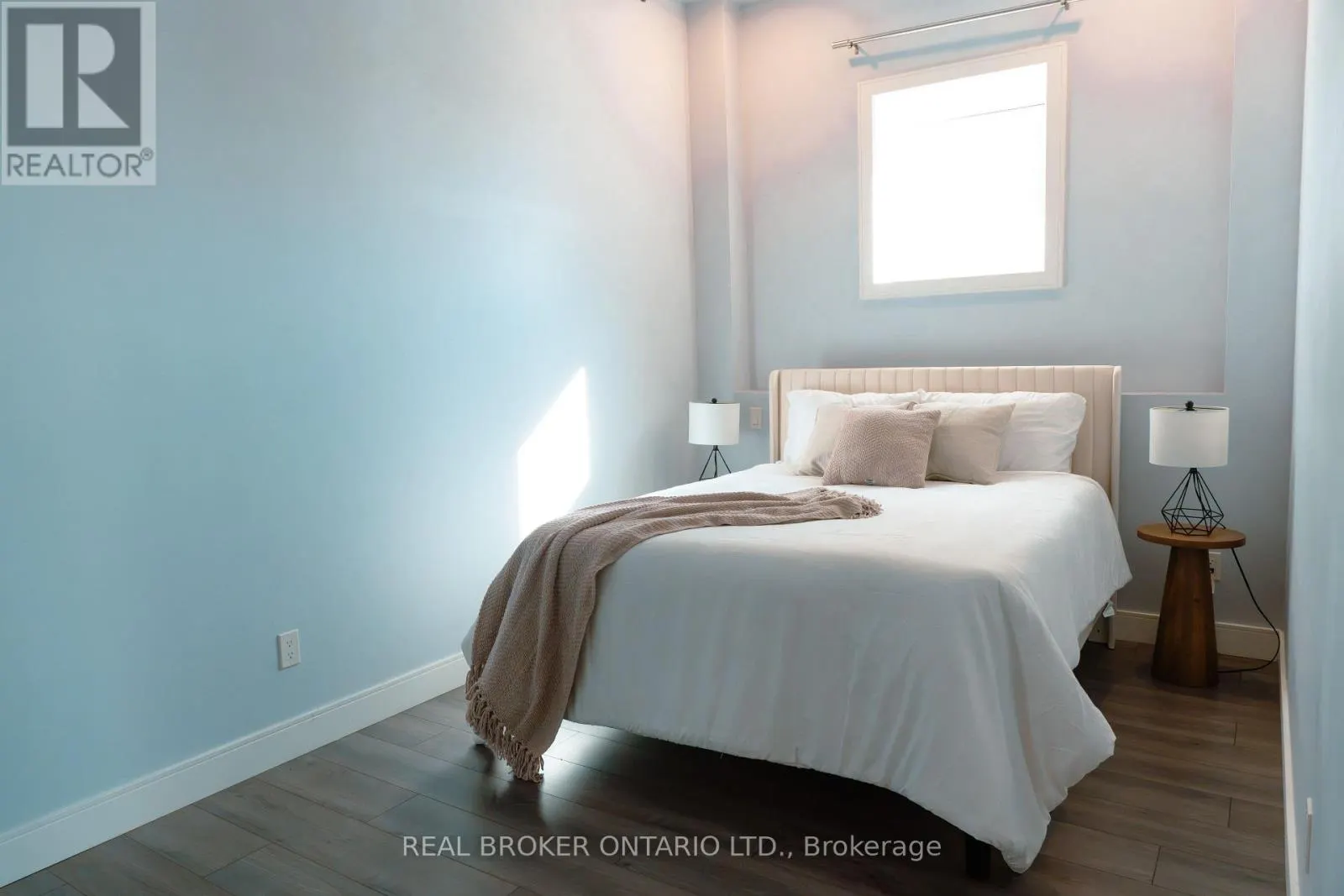 UNIT 102 - 904 PAISLEY ROAD