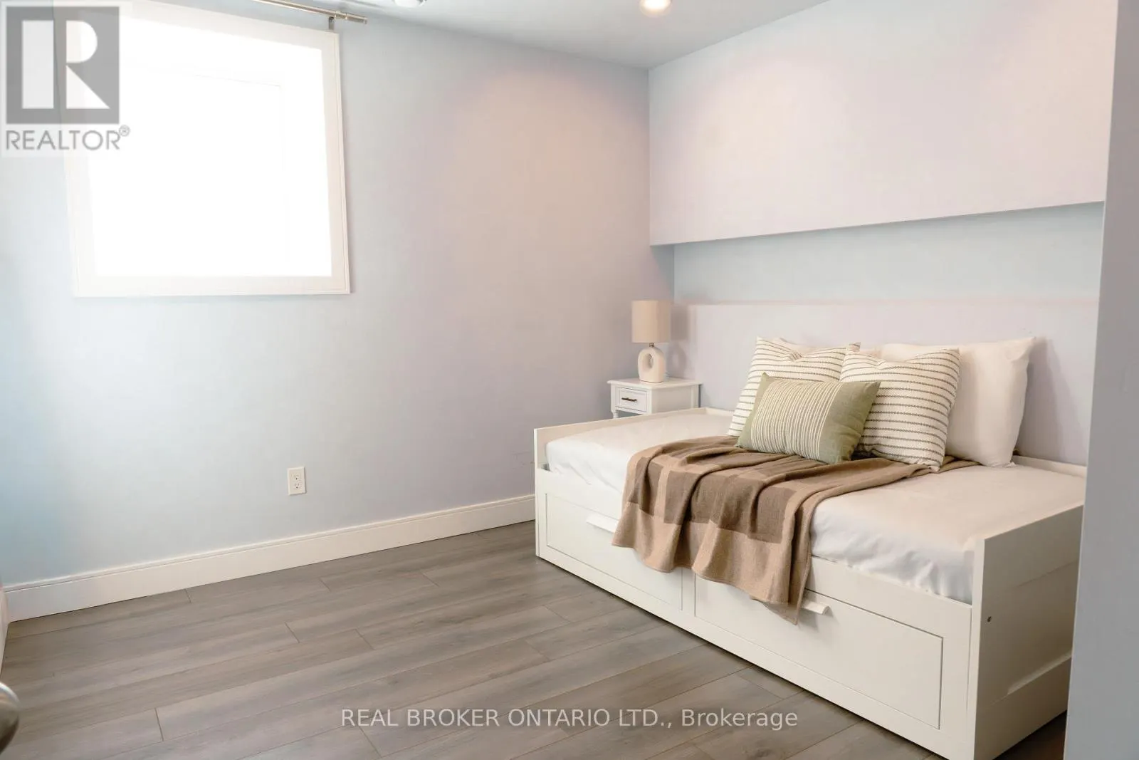 UNIT 102 - 904 PAISLEY ROAD