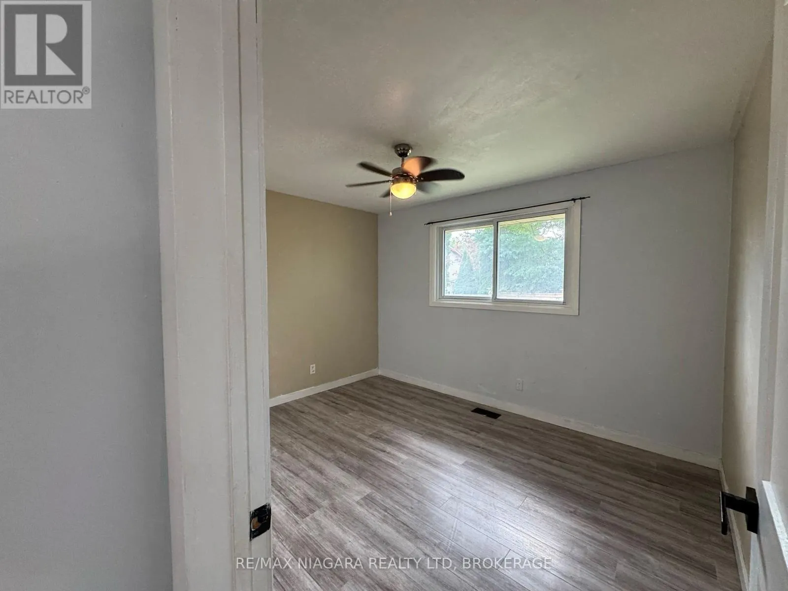 8 LAKEHURST DRIVE