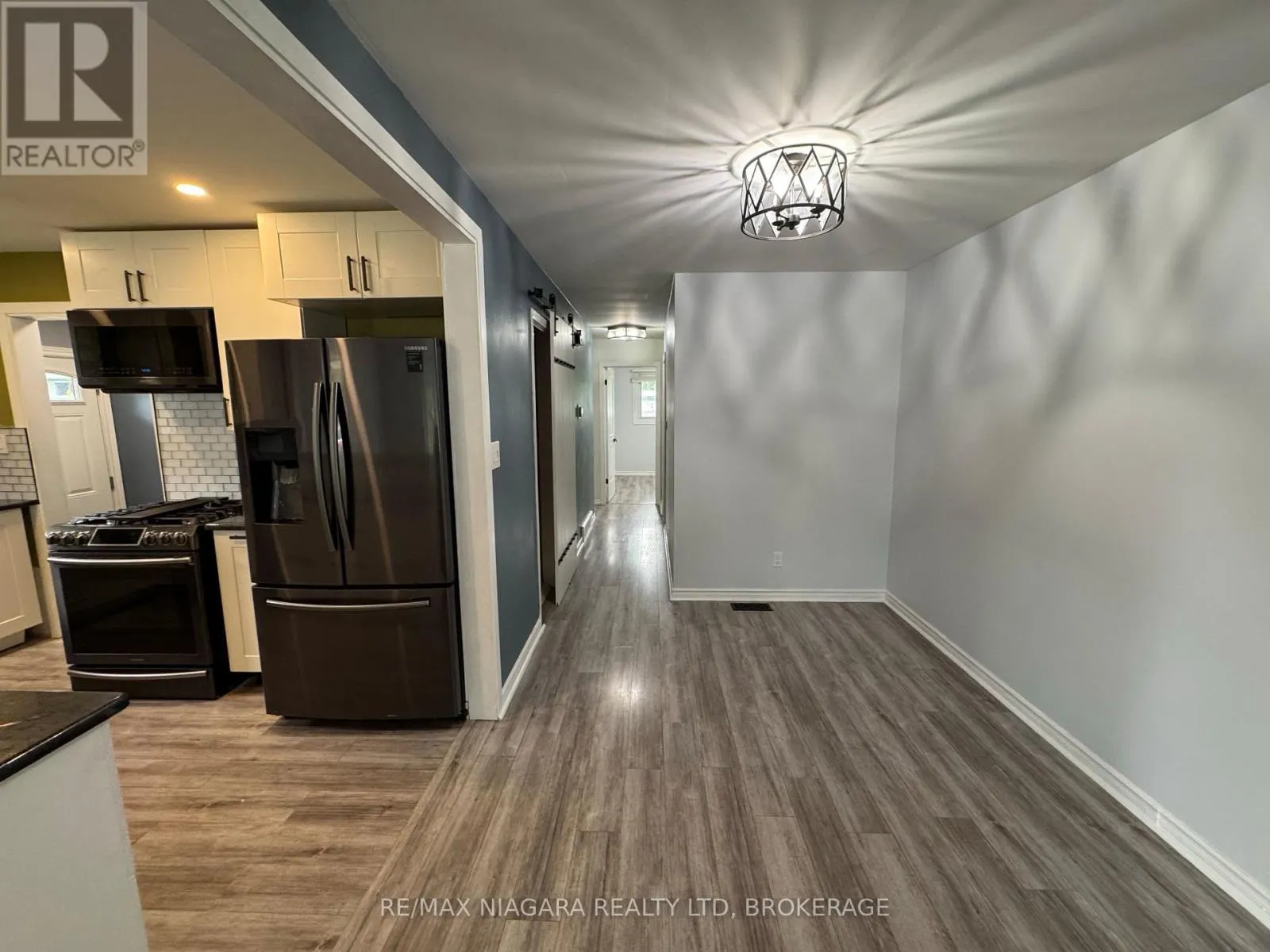 8 LAKEHURST DRIVE