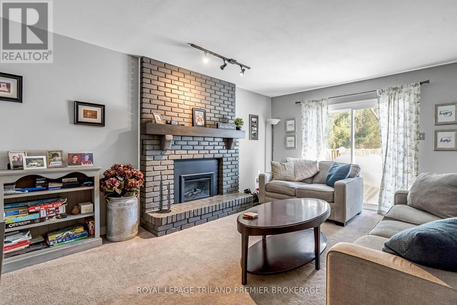 31 FOXCROFT CRESCENT