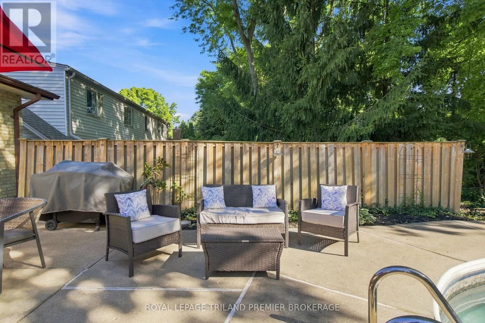 31 FOXCROFT CRESCENT