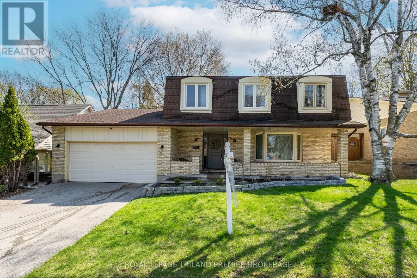 31 FOXCROFT CRESCENT