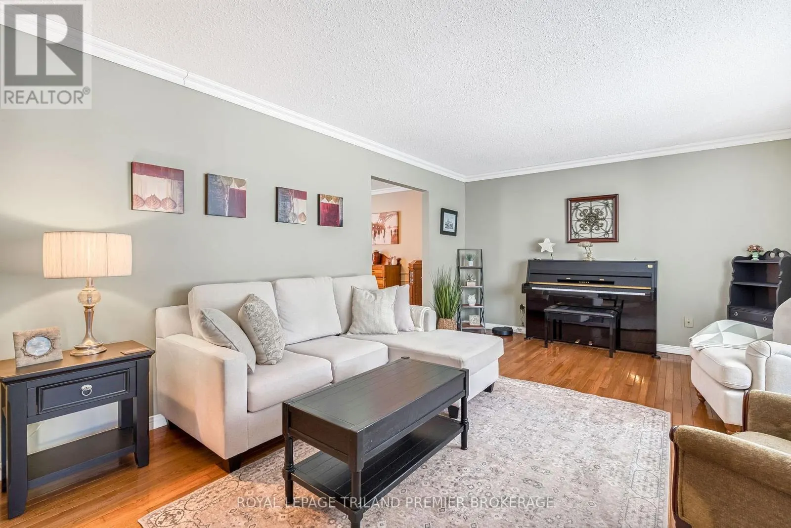 31 FOXCROFT CRESCENT