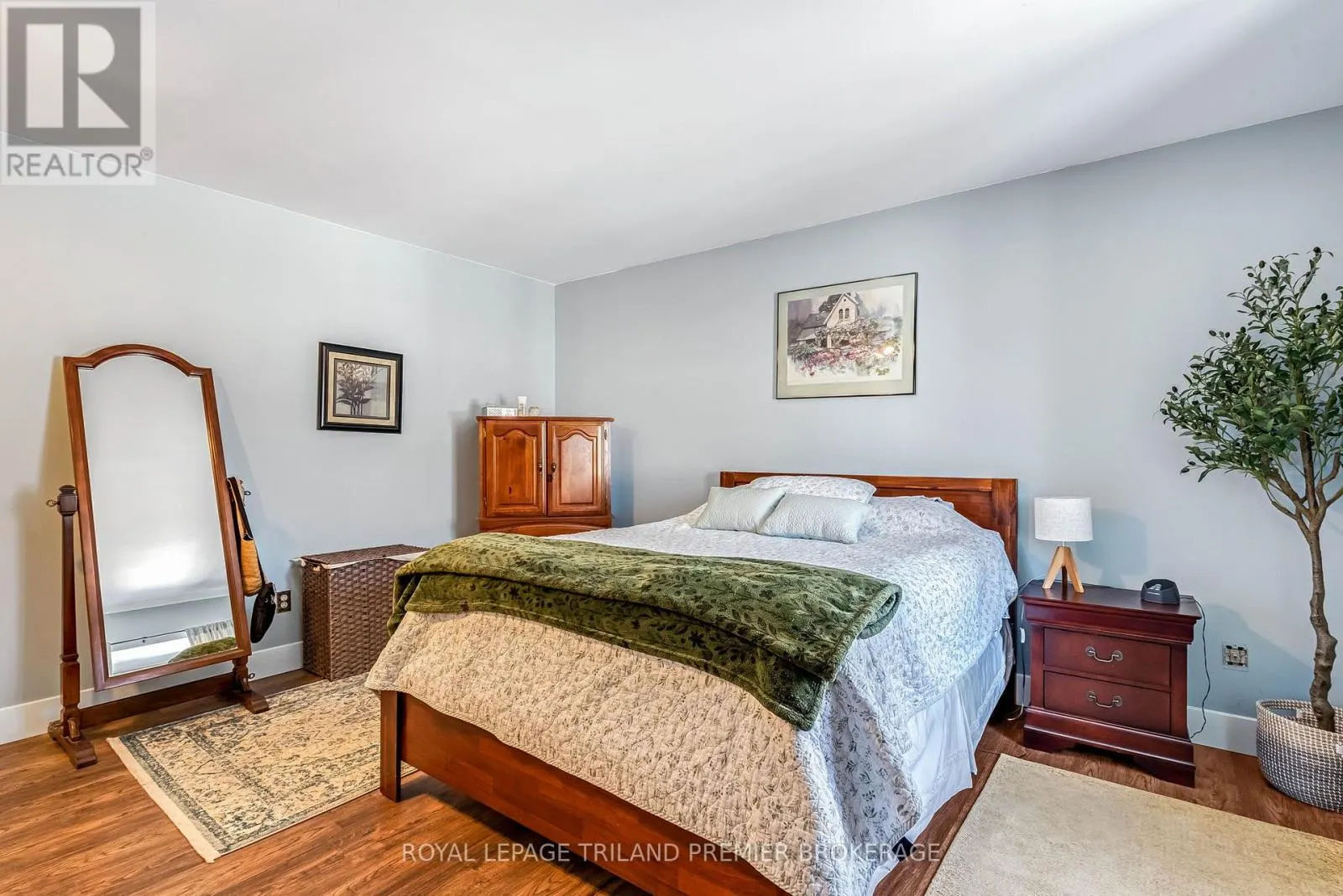 31 FOXCROFT CRESCENT