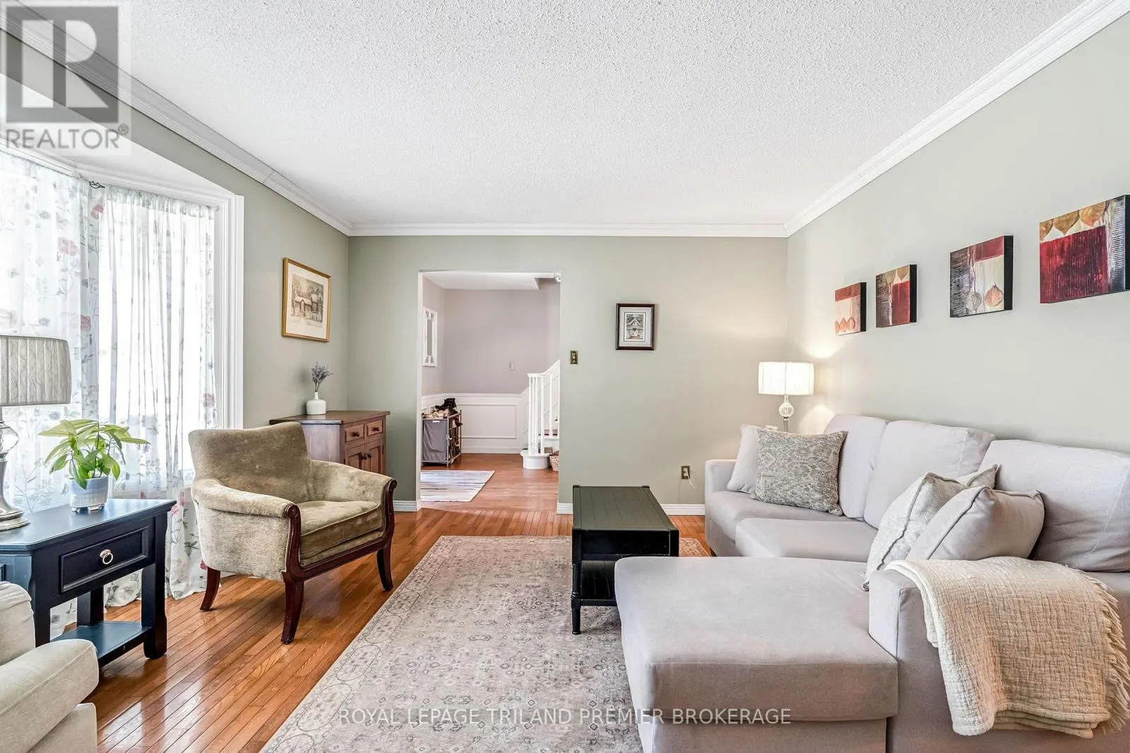 31 FOXCROFT CRESCENT