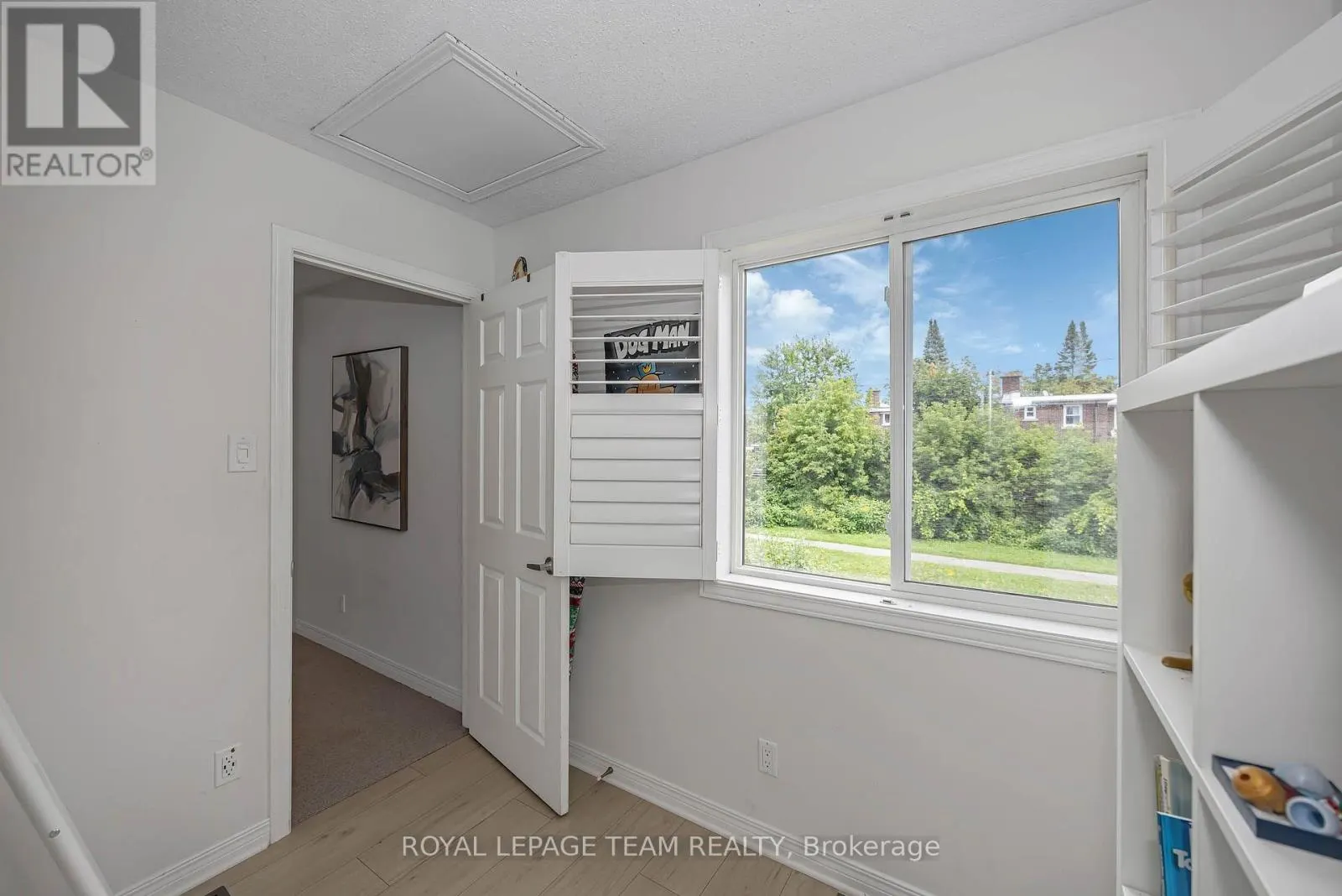 9 - 583 TWEEDSMUIR AVENUE