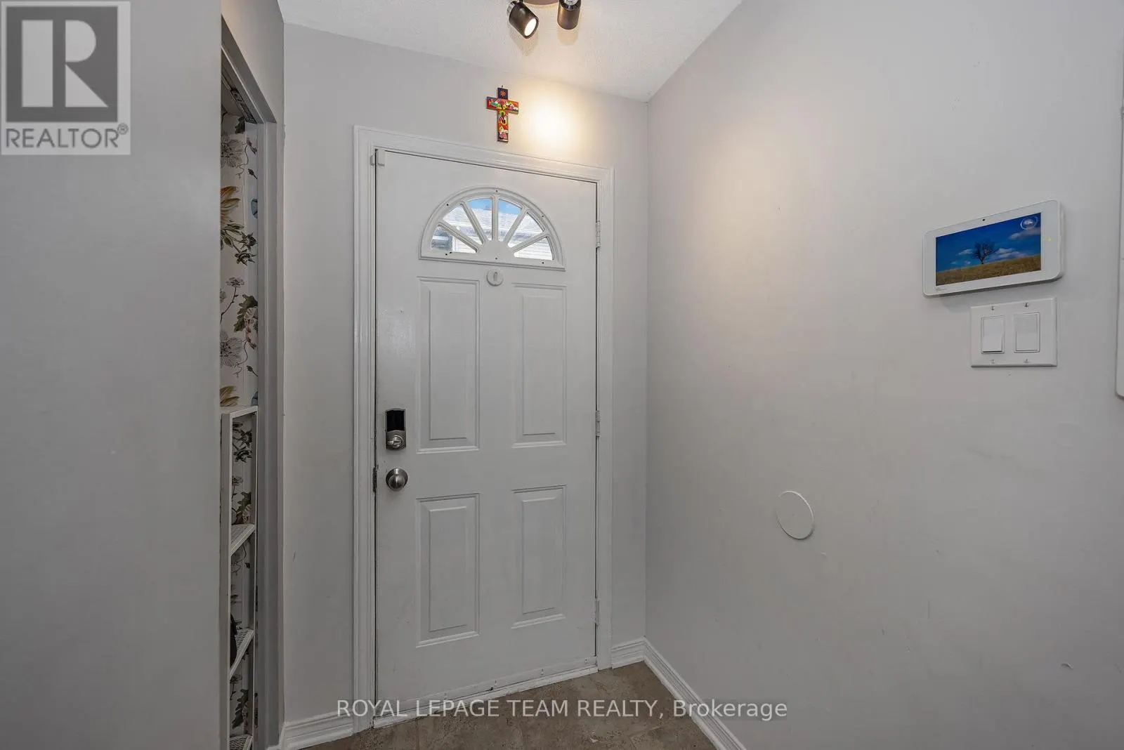 9 - 583 TWEEDSMUIR AVENUE