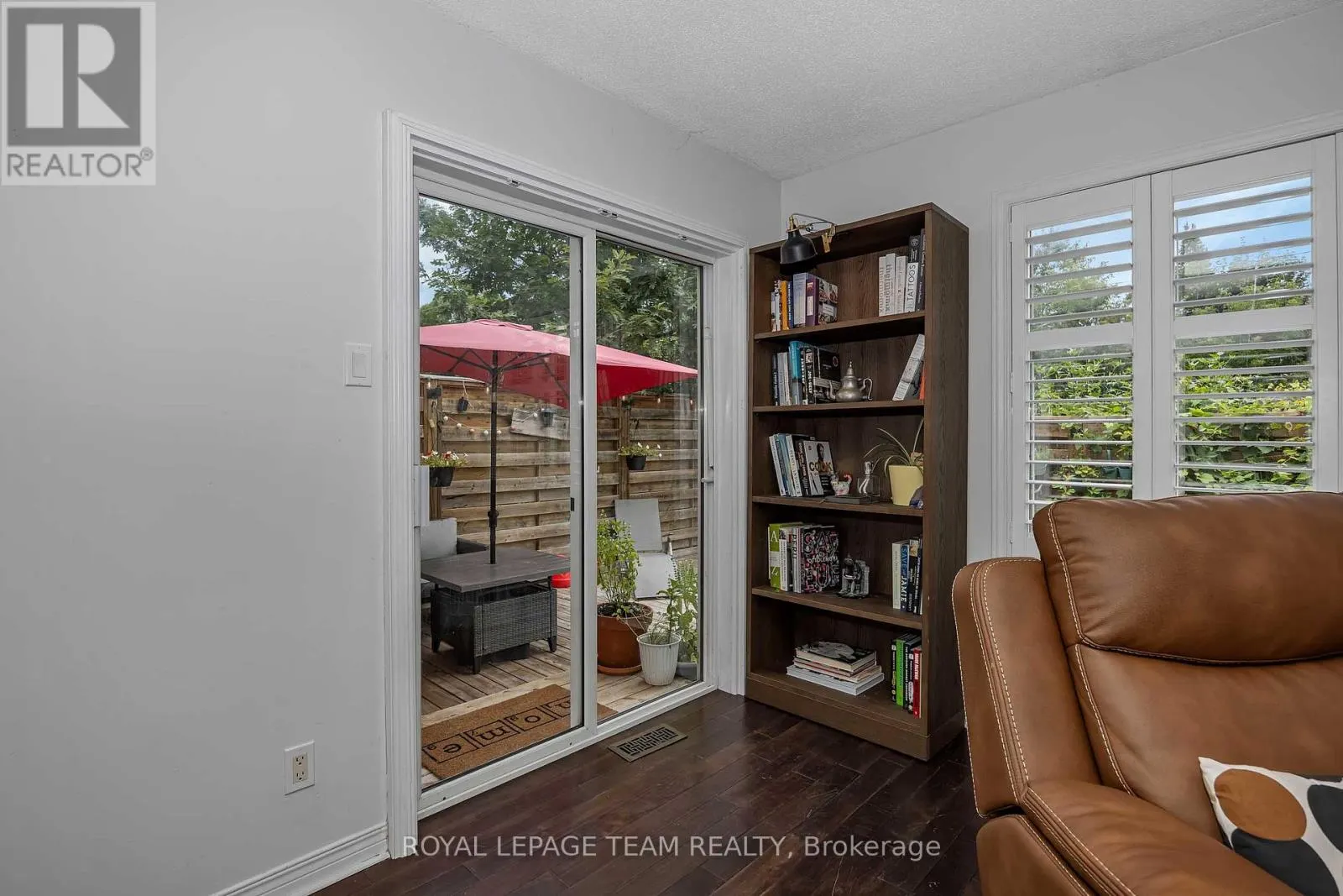 9 - 583 TWEEDSMUIR AVENUE