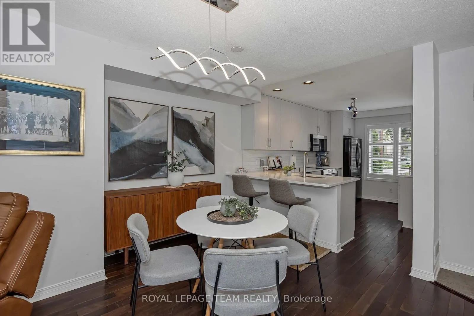 9 - 583 TWEEDSMUIR AVENUE