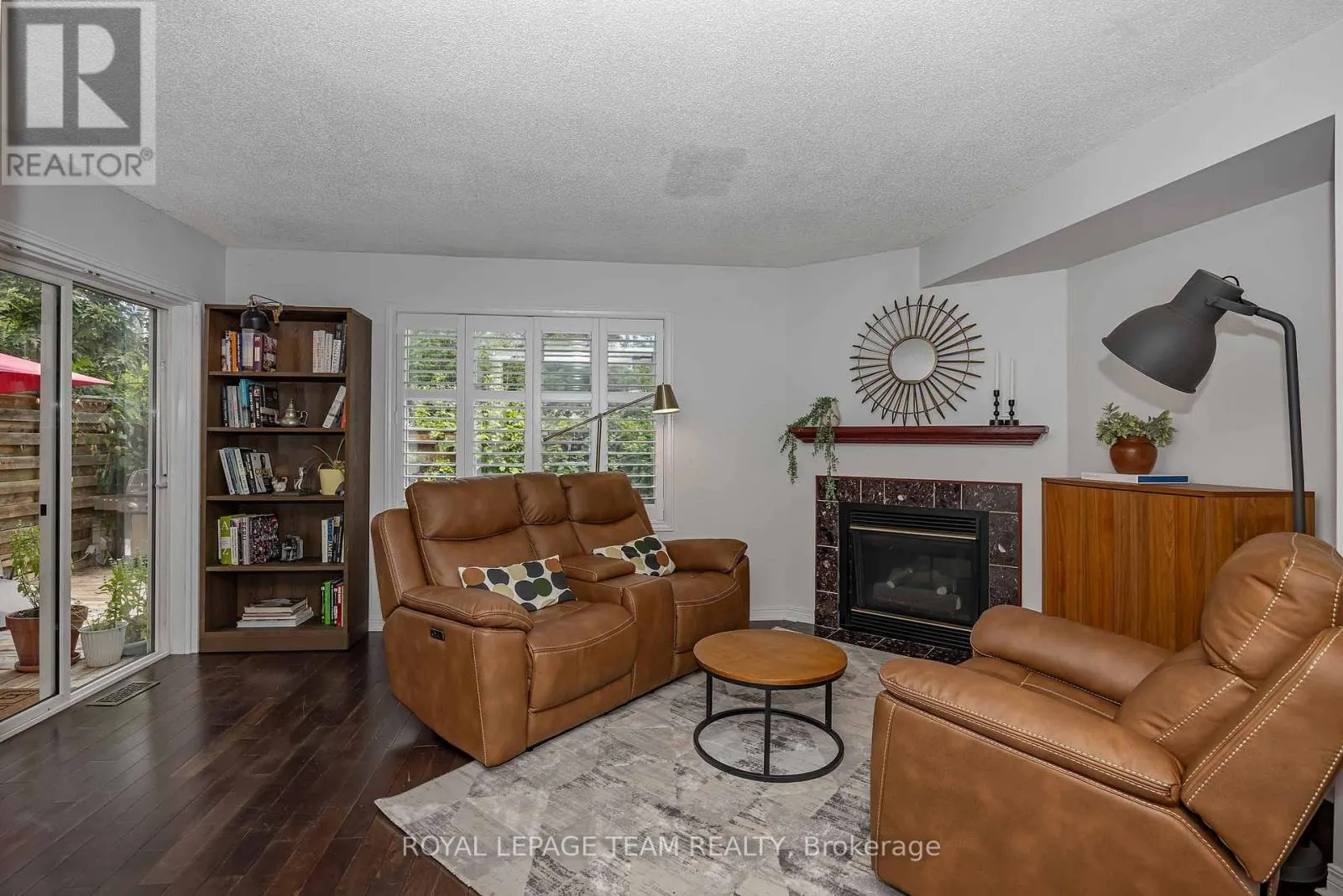 9 - 583 TWEEDSMUIR AVENUE