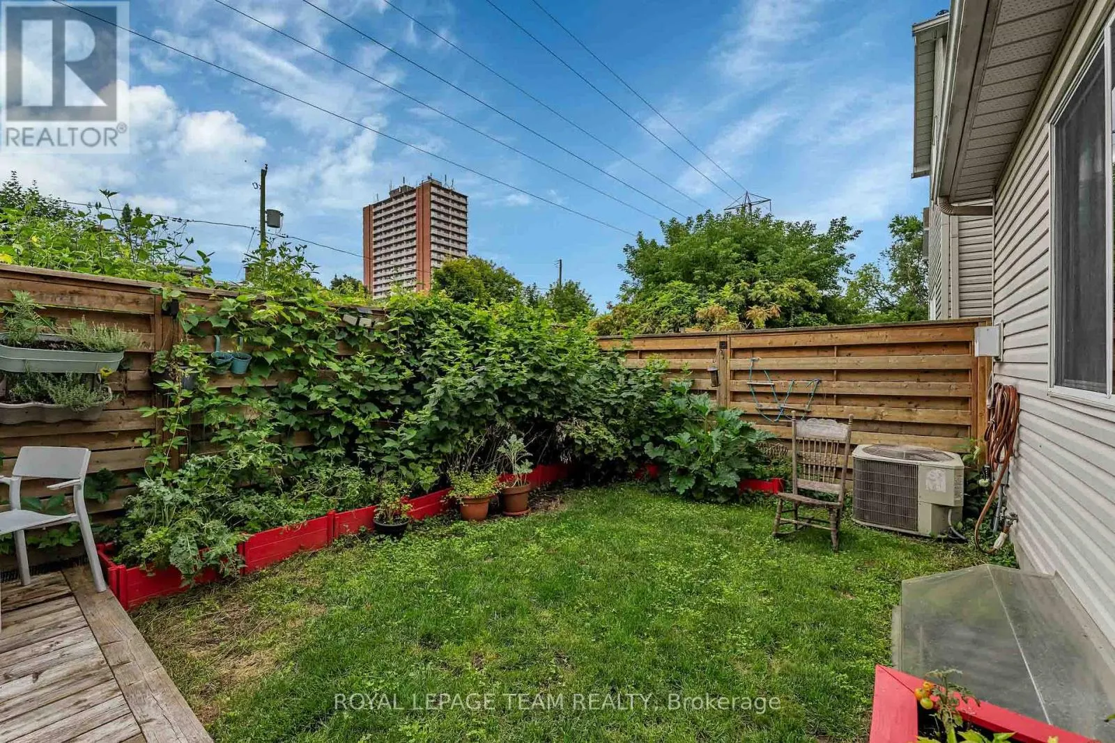 9 - 583 TWEEDSMUIR AVENUE
