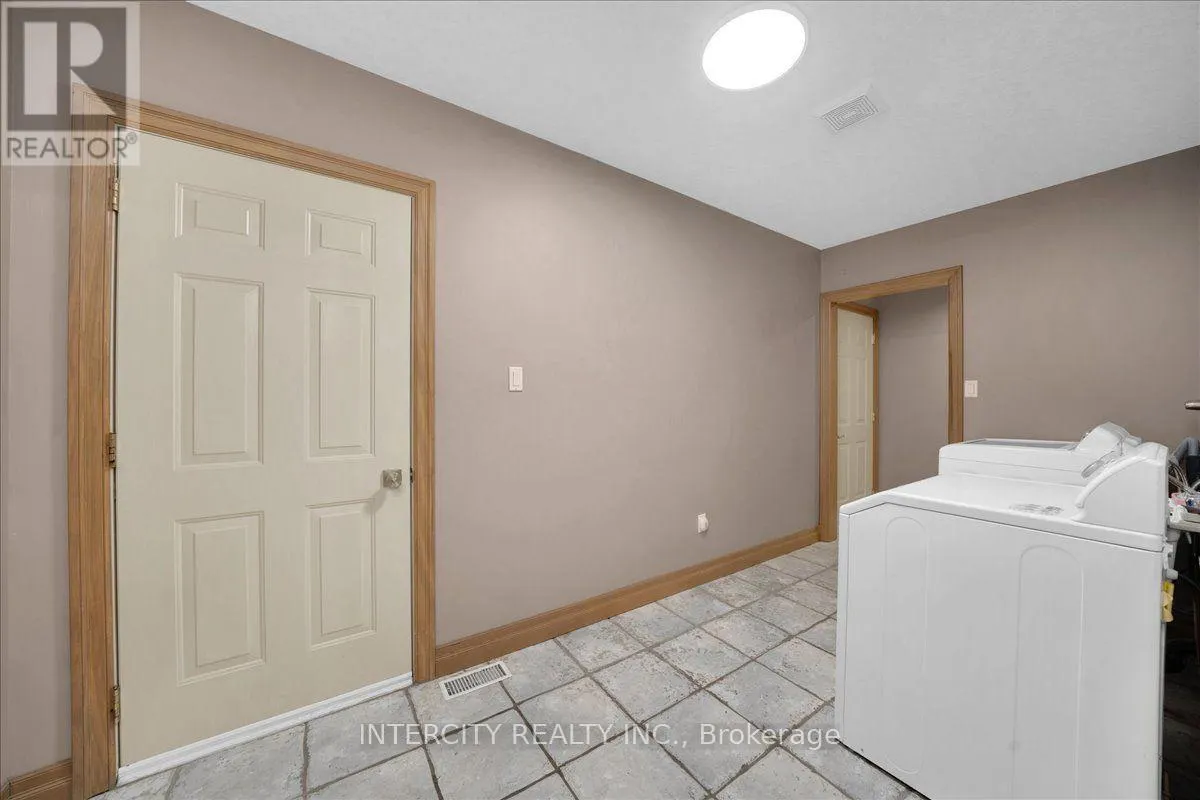 3 TORRANCE LANE