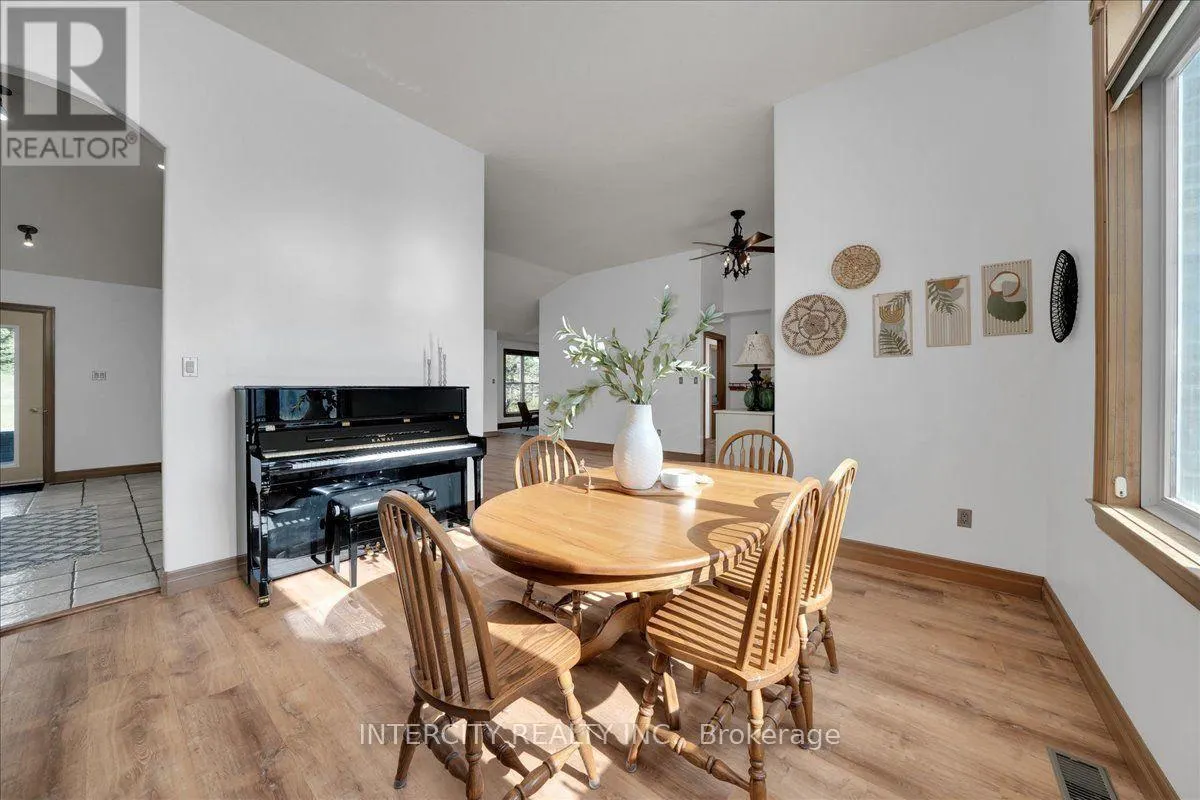 3 TORRANCE LANE