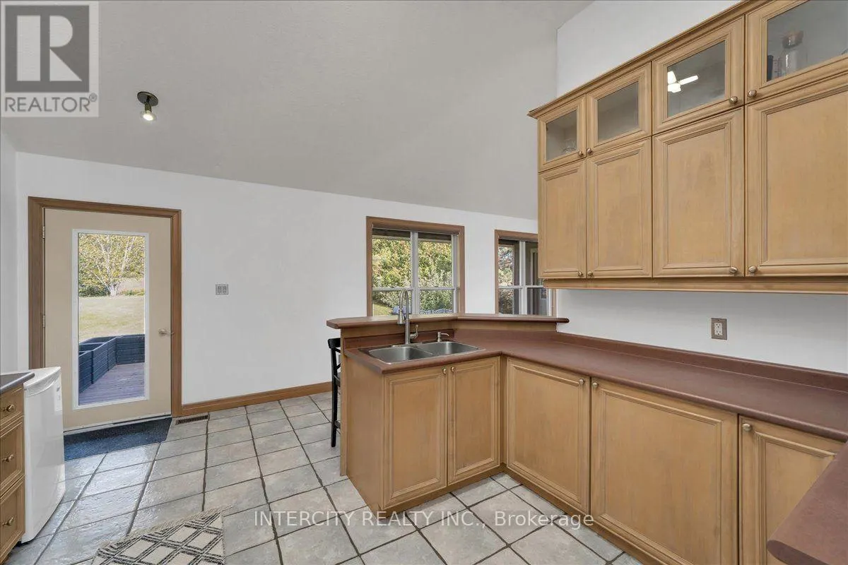 3 TORRANCE LANE
