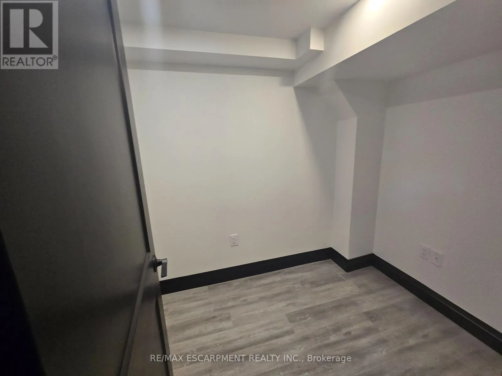 2 - 531 QUEENSTON ROAD