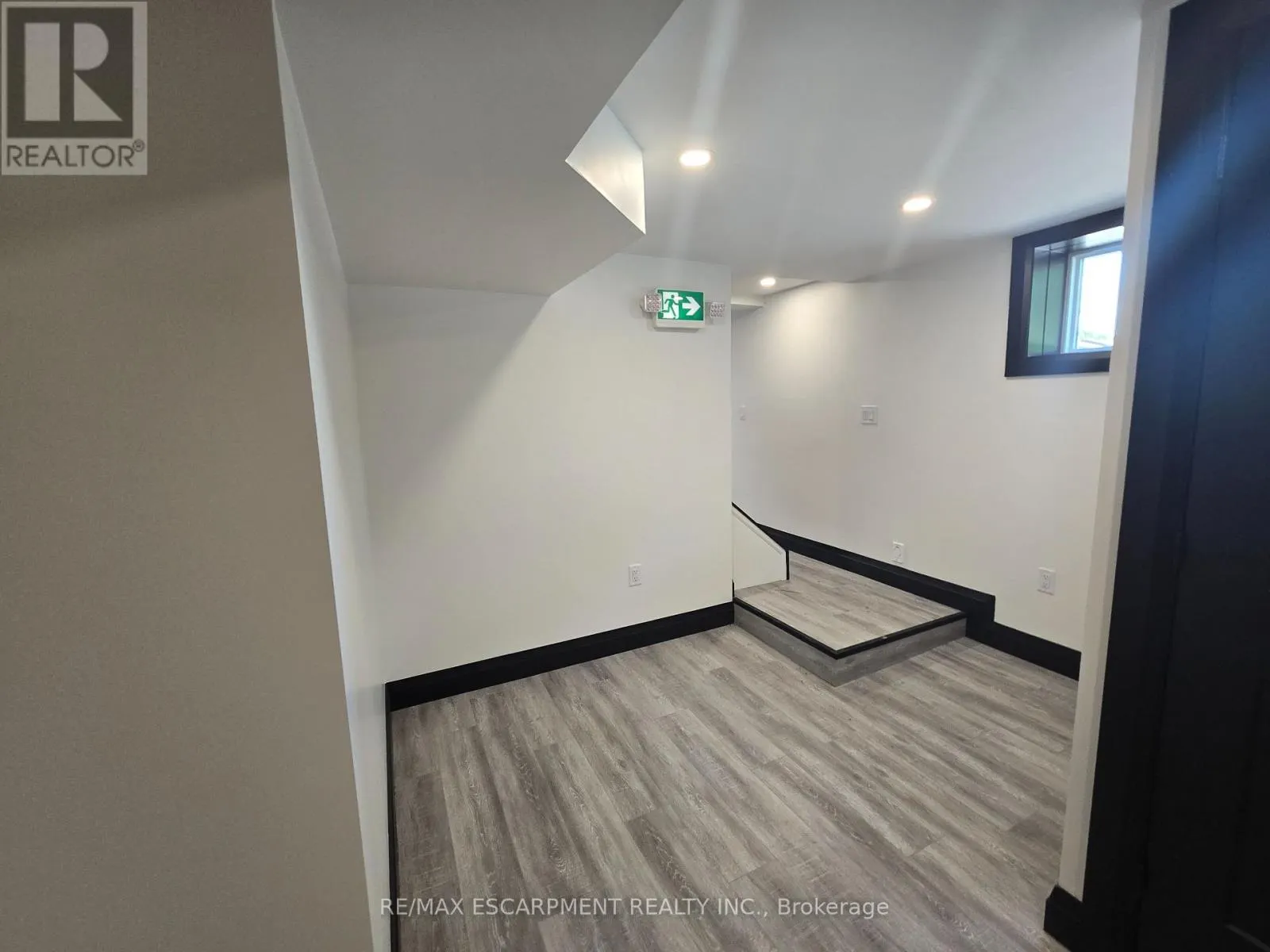 2 - 531 QUEENSTON ROAD