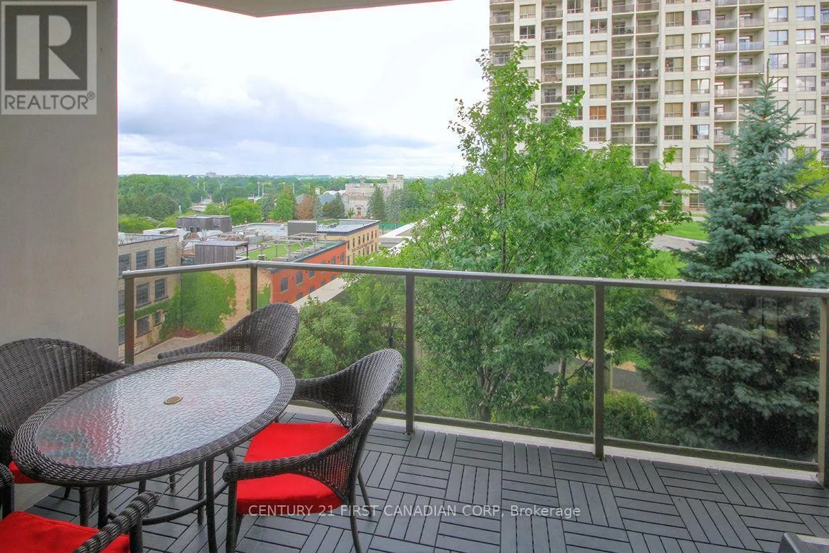 809 - 330 RIDOUT STREET N #809