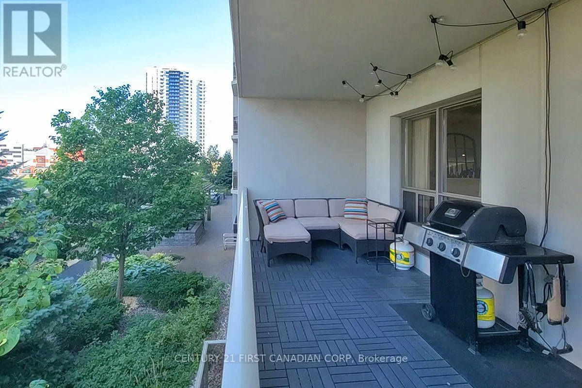 809 - 330 RIDOUT STREET N #809
