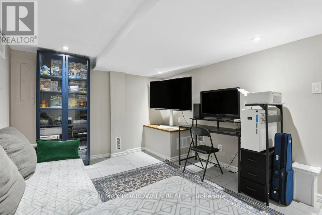 17 - 2296 ORIENT PARK DRIVE