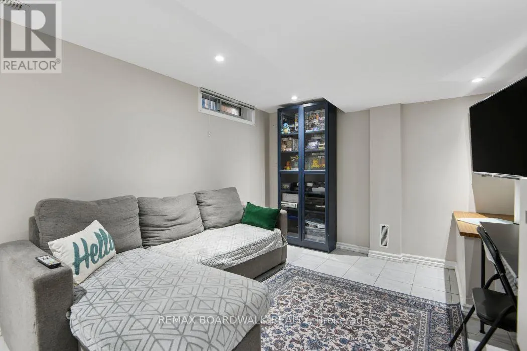 17 - 2296 ORIENT PARK DRIVE