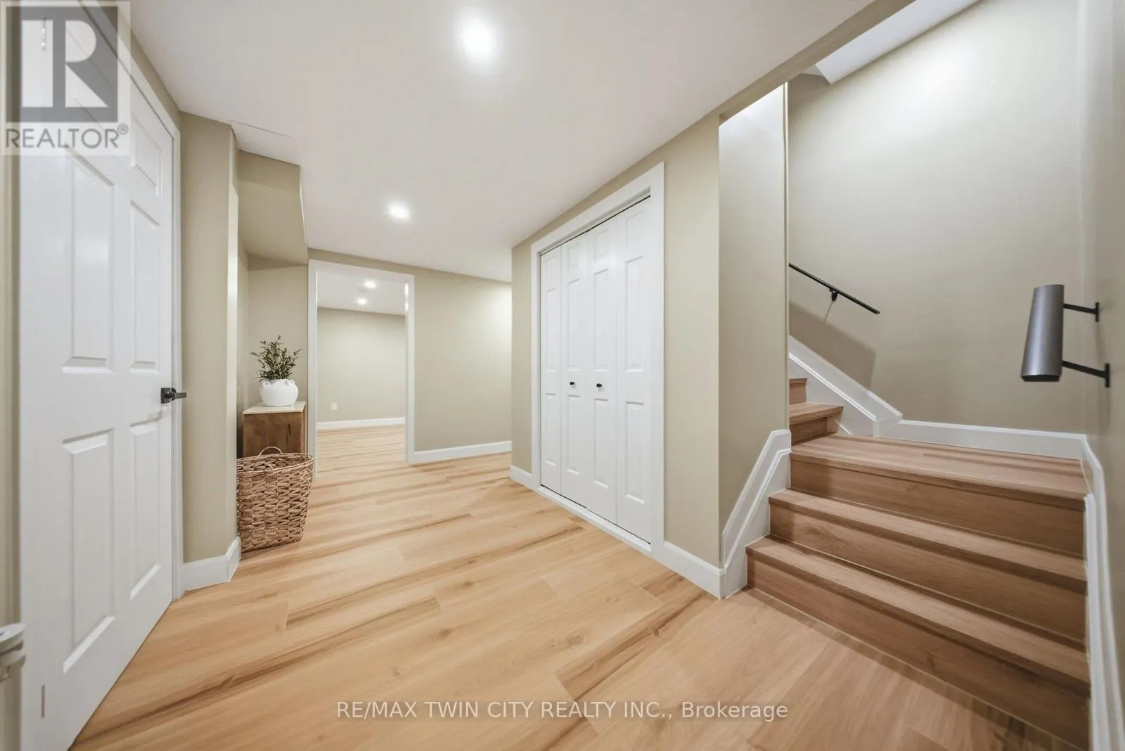 25 CEDARLAND DRIVE