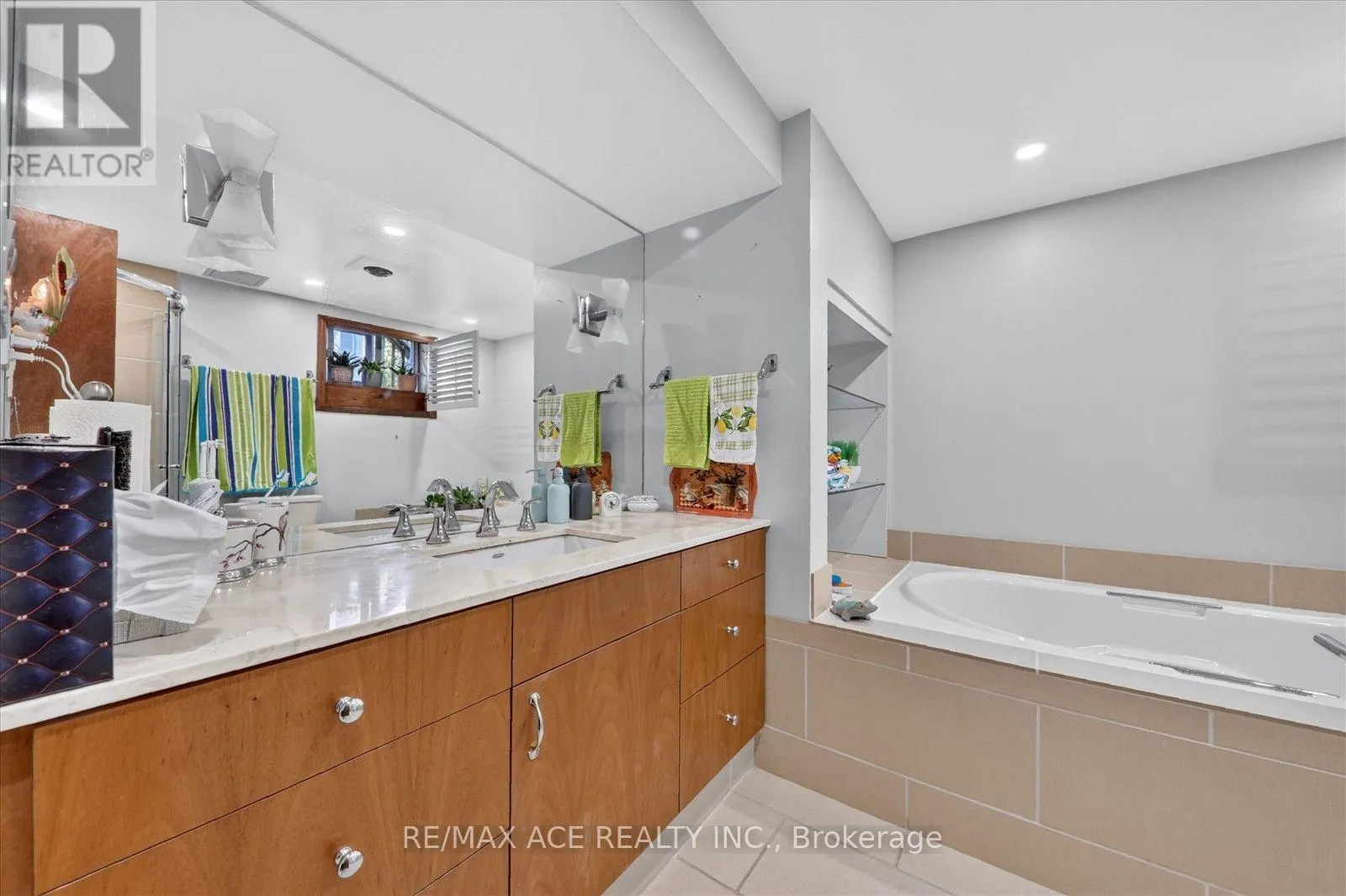 18 HENEAGE STREET